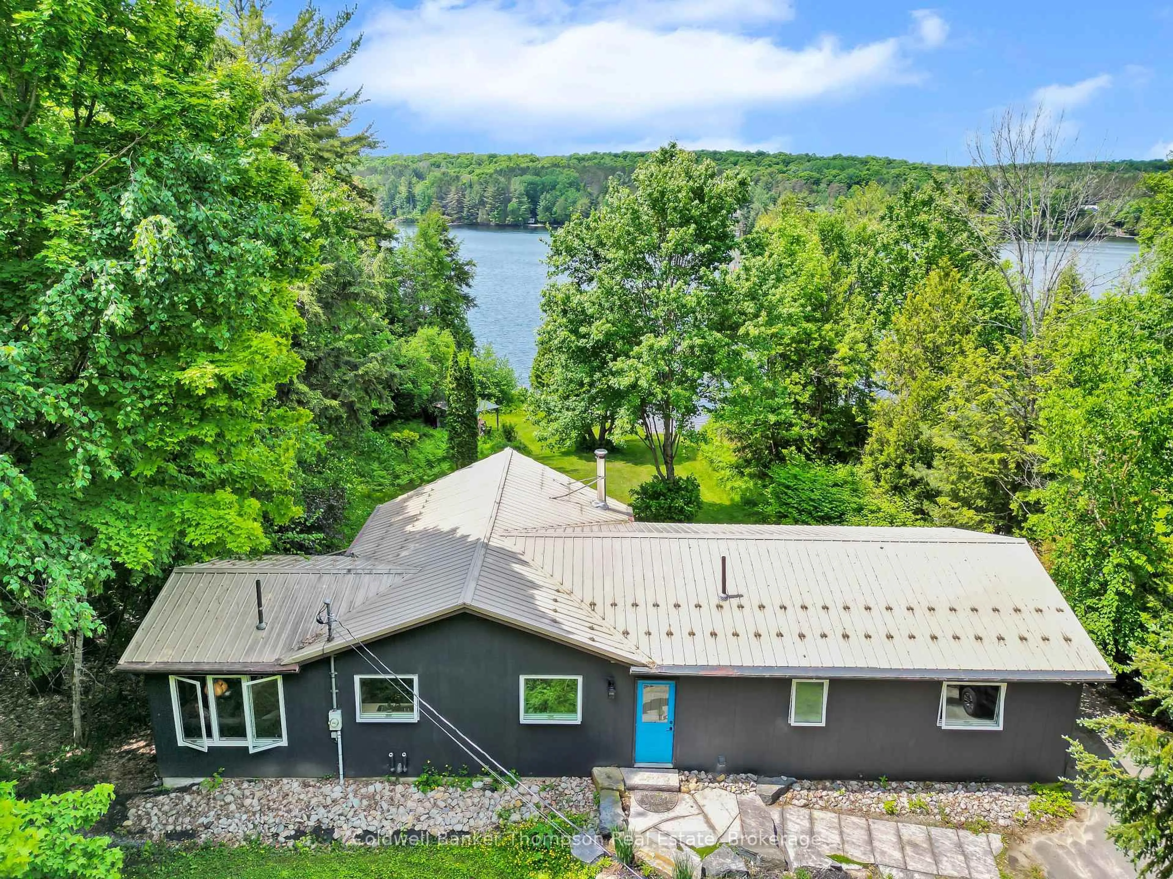 A pic from outside/outdoor area/front of a property/back of a property/a pic from drone, water/lake/river/ocean view for 810 East Waseosa Lake Rd, Huntsville Ontario P1H 2J4