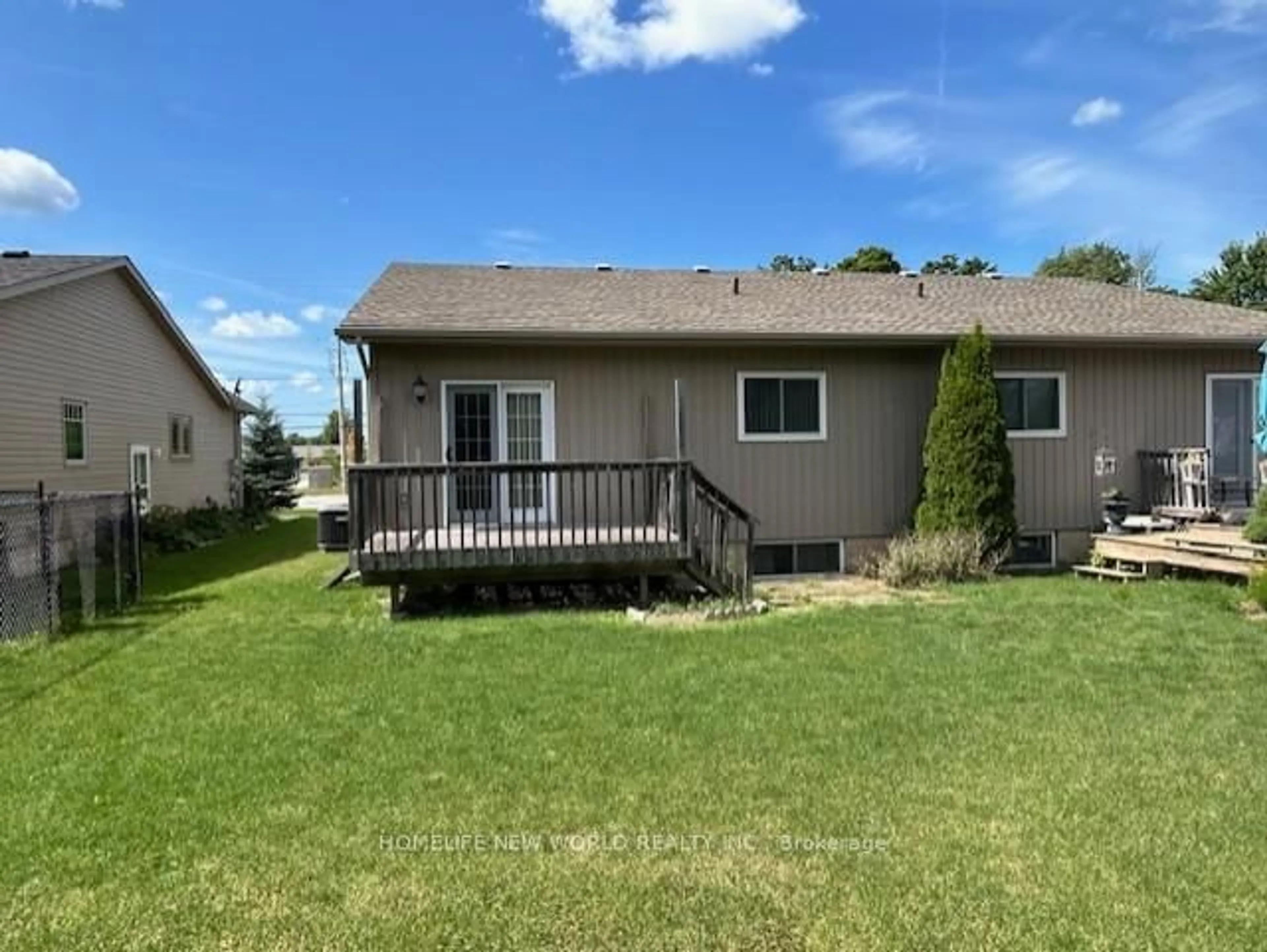 Home with vinyl exterior material, water/lake/river/ocean view for 2381 9th Ave, Owen Sound Ontario N4K 3H4
