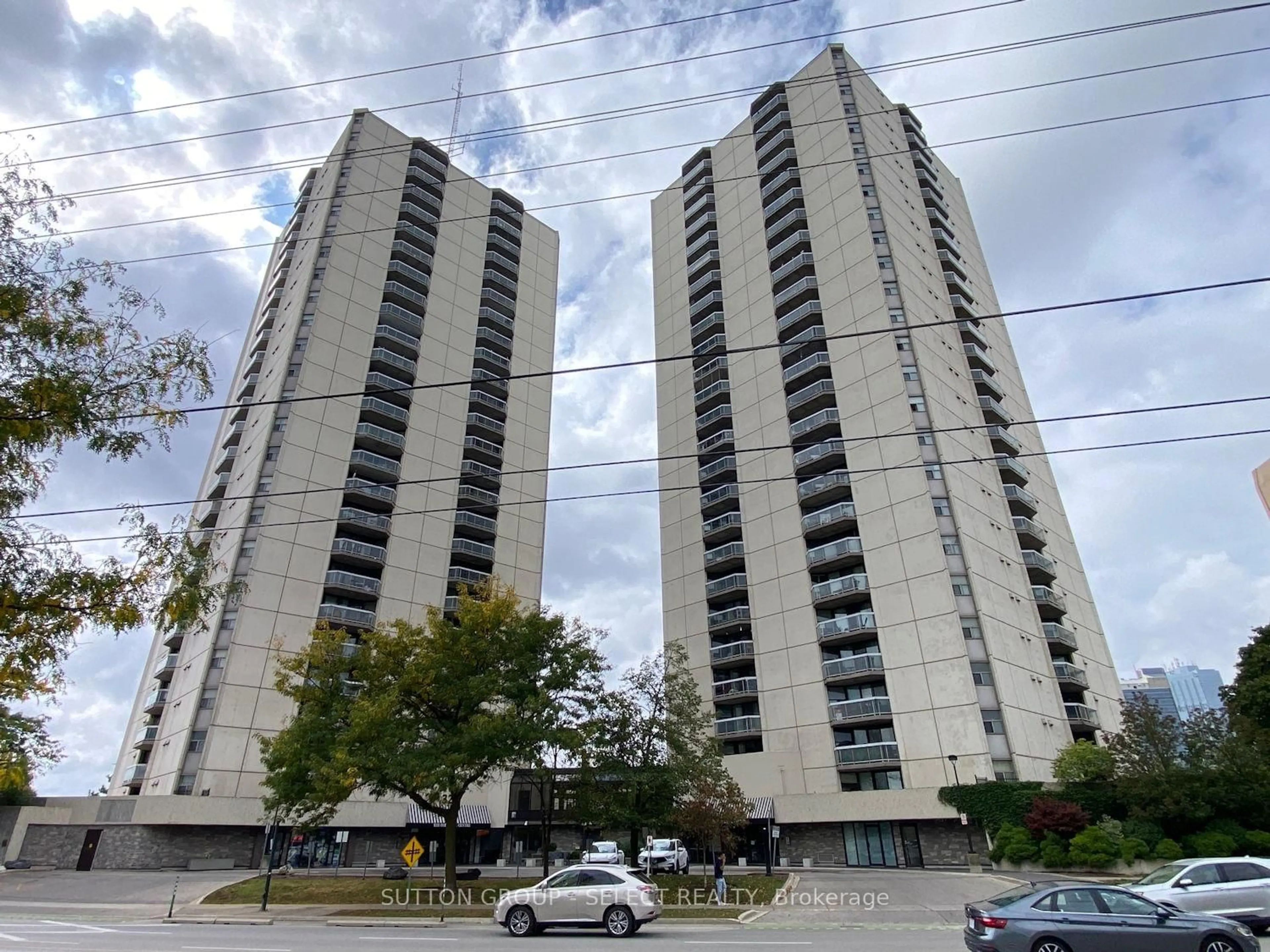 A pic from outside/outdoor area/front of a property/back of a property/a pic from drone, unknown for 323 Colborne St #1702, London East Ontario N6B 3N8