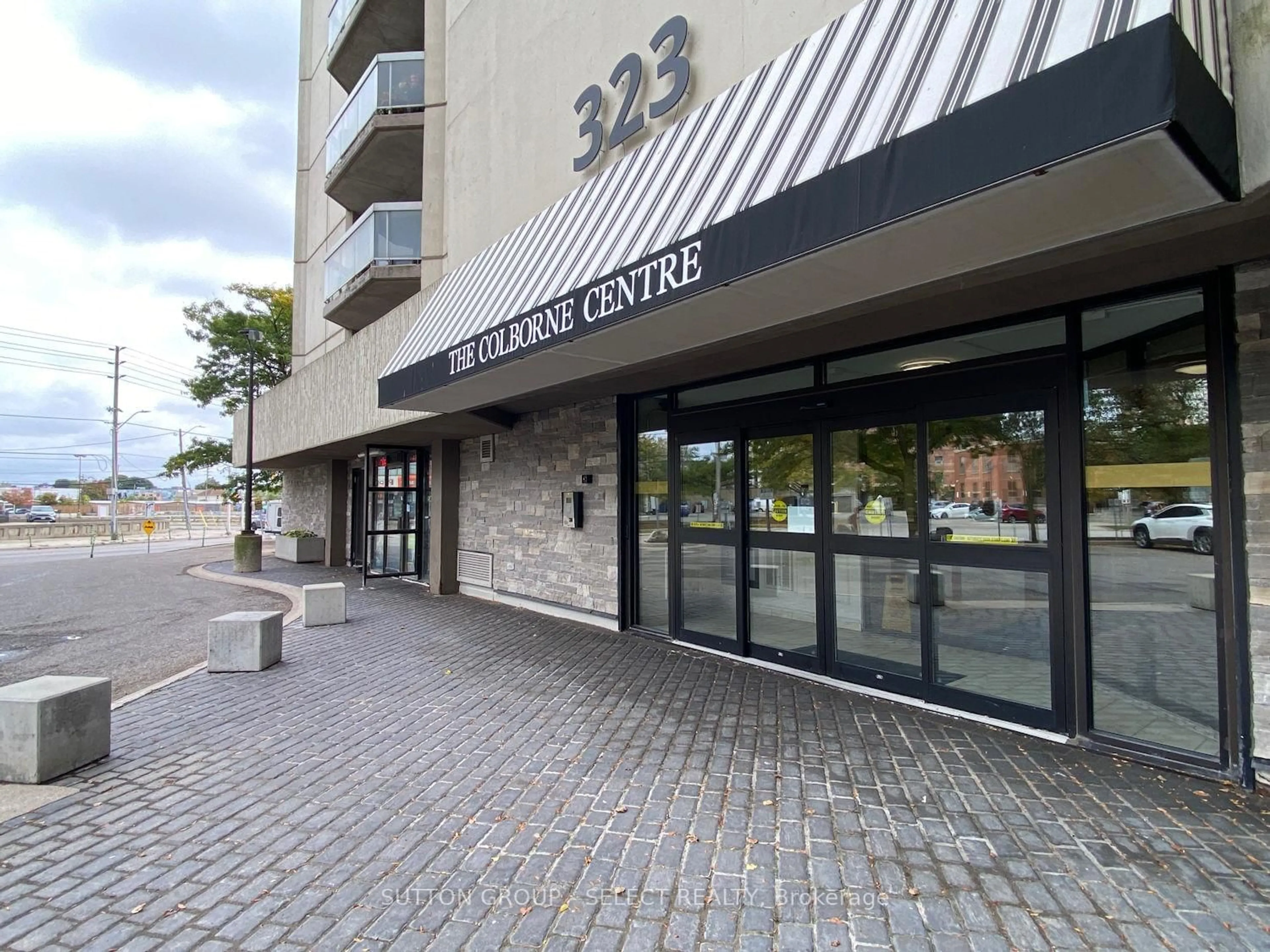 Indoor foyer for 323 Colborne St #1702, London East Ontario N6B 3N8