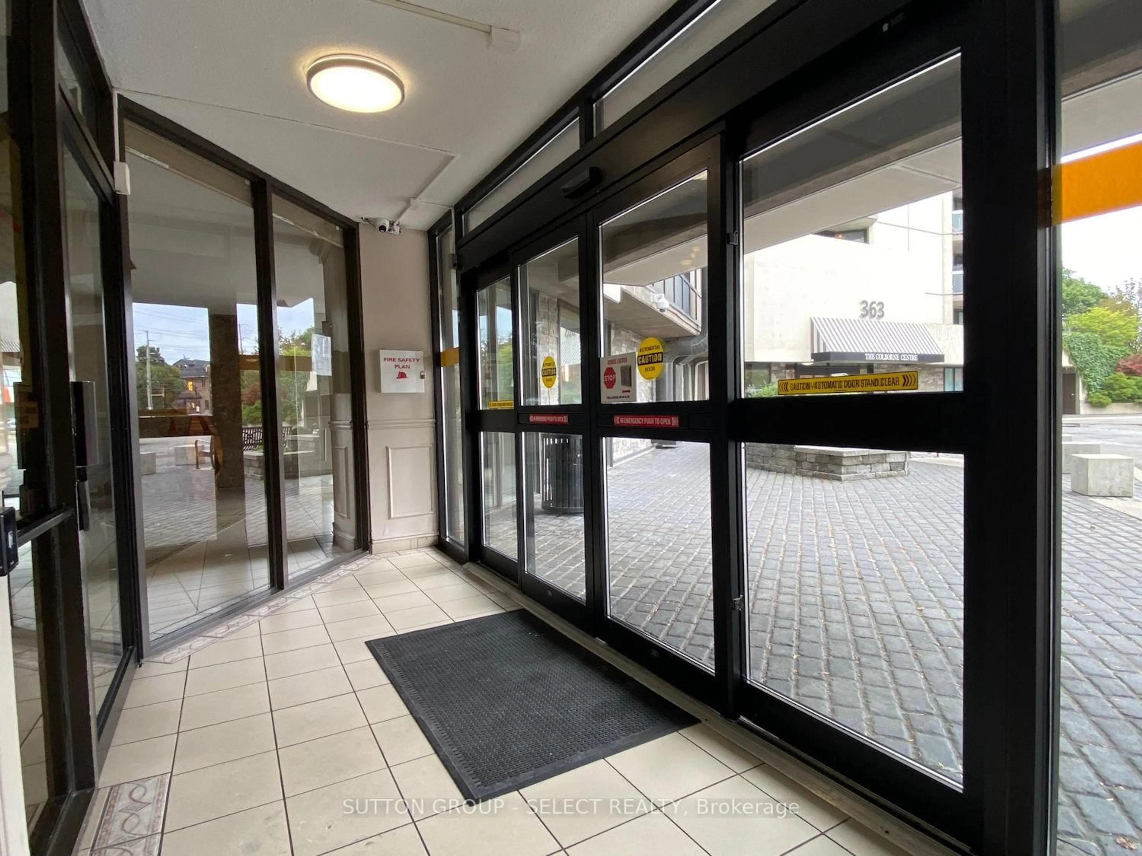 Indoor foyer for 323 Colborne St #1702, London East Ontario N6B 3N8