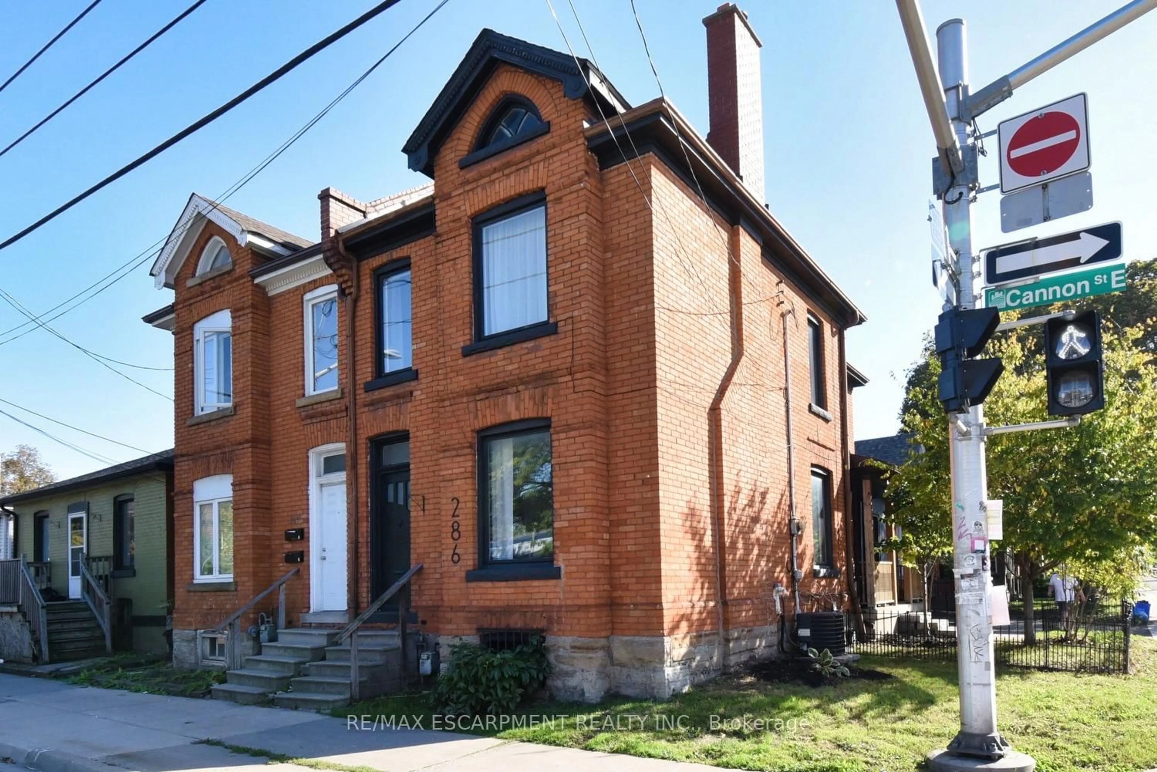 Home with brick exterior material, street for 150 Victoria Ave, Hamilton Ontario L8L 2B6