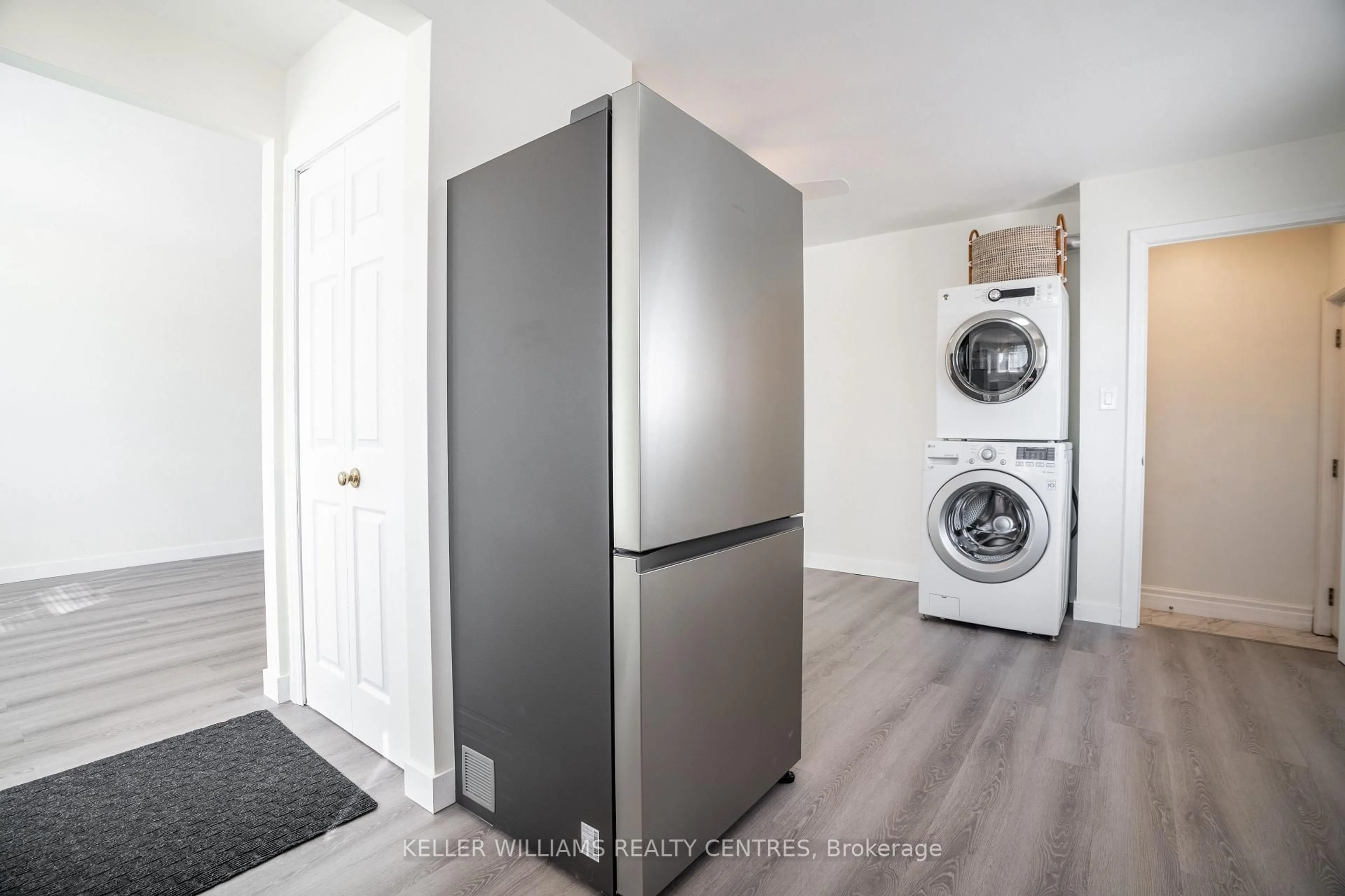 Laundry room for 6131 Valley Way, Niagara Falls Ontario L2E 1X9