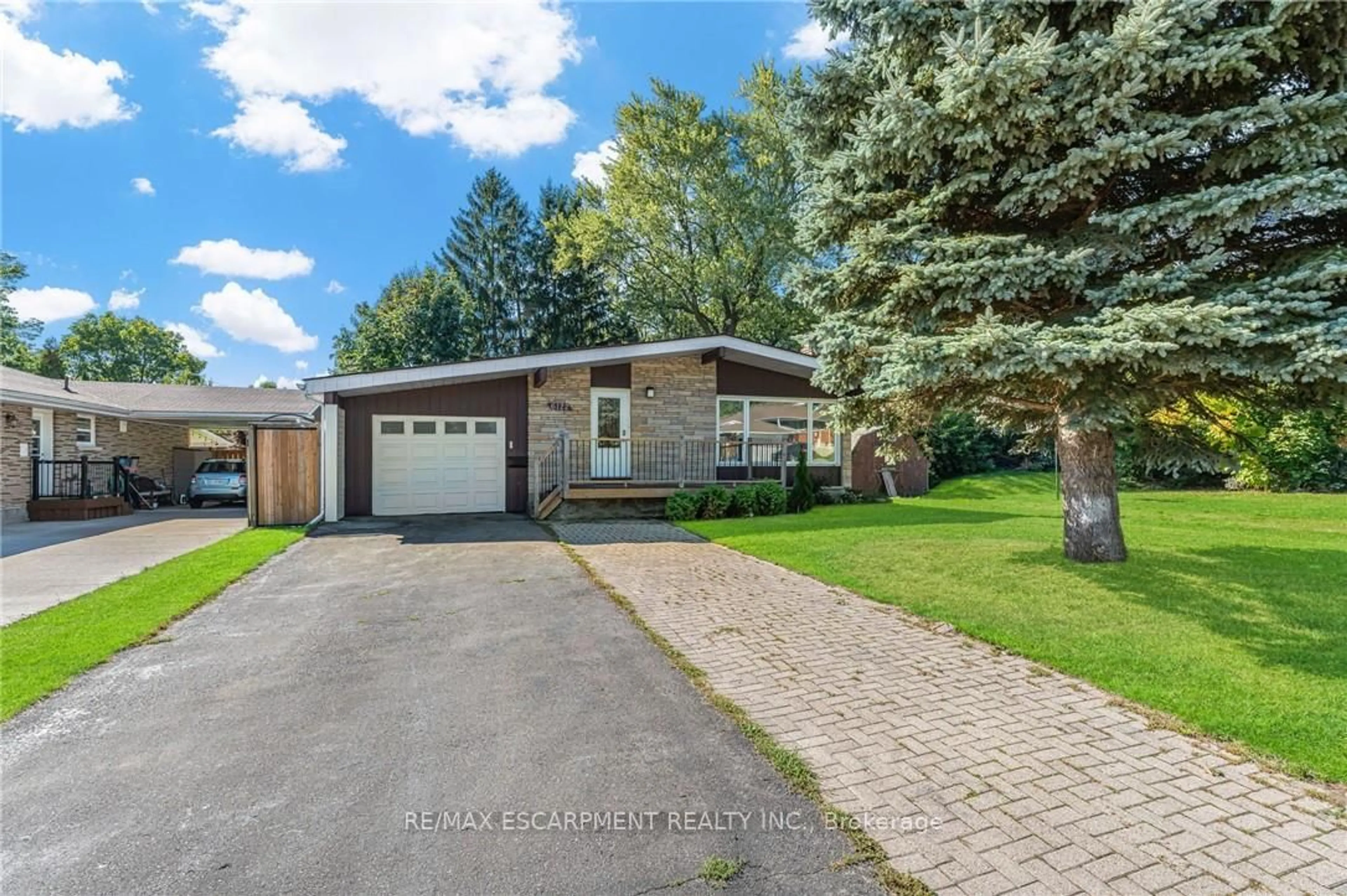 Home with brick exterior material, street for 6122 Mayfair Dr, Niagara Falls Ontario L2J 1W1