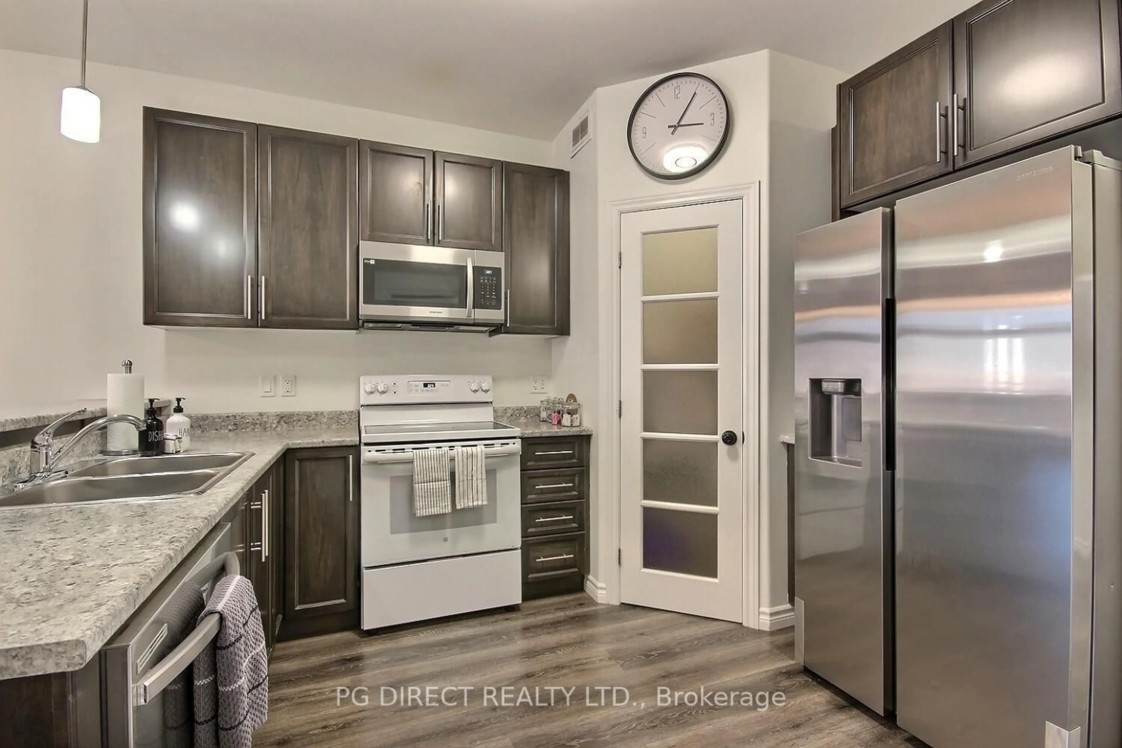 Open concept kitchen, ceramic/tile floor for 60 Ledgerock Crt, Quinte West Ontario K8R 0A1