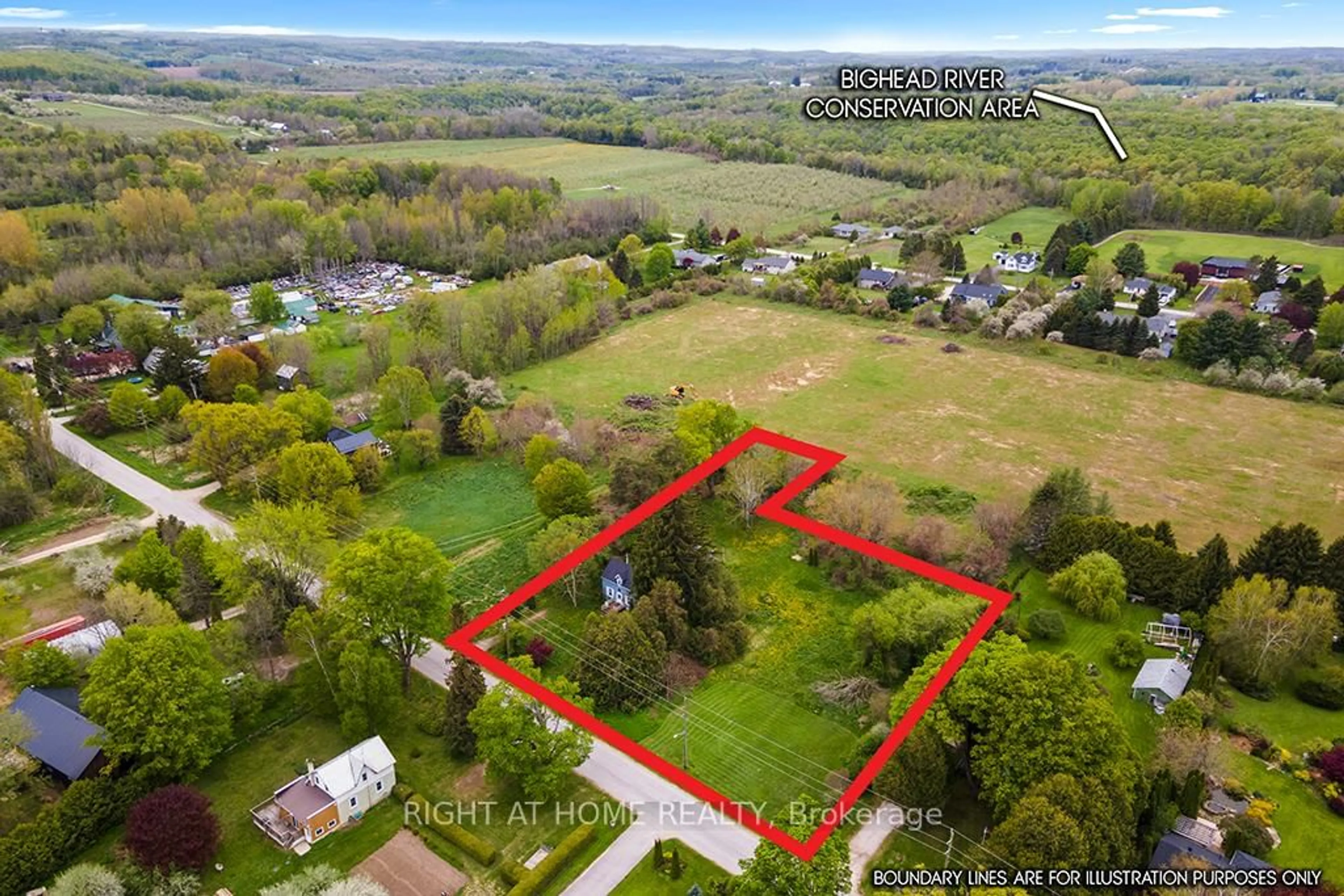 A pic from outside/outdoor area/front of a property/back of a property/a pic from drone, unknown for 294 Union St, Meaford Ontario N4L 1E7
