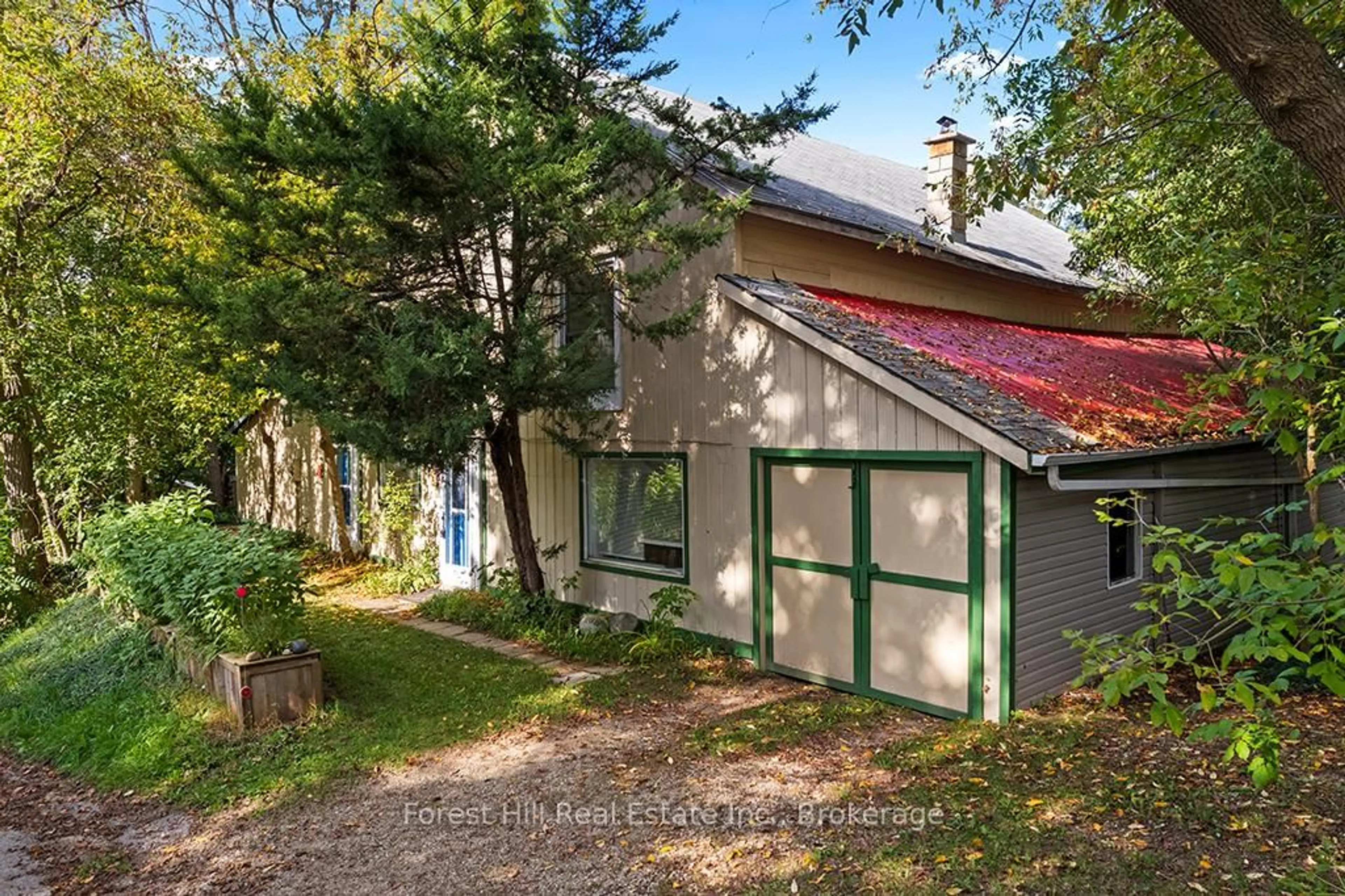 A pic from outside/outdoor area/front of a property/back of a property/a pic from drone, street for 15 Hill St, Grey Highlands Ontario N0C 1E0