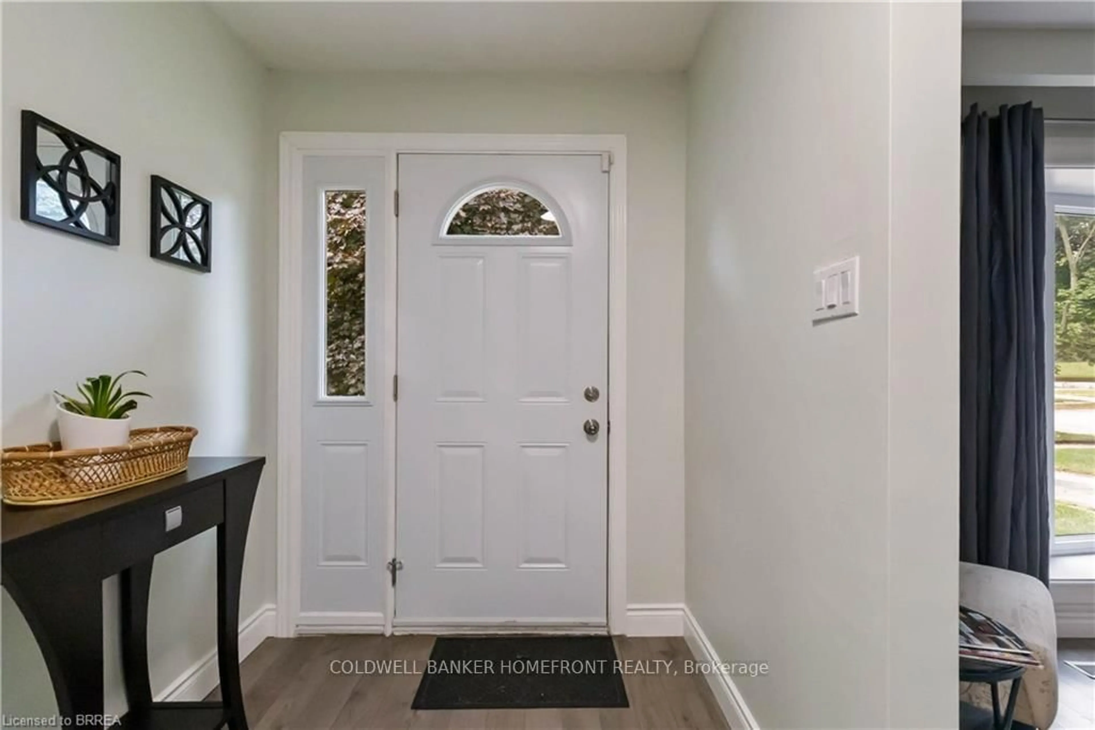 Indoor entryway for 8 Sandy Row, Brantford Ontario N3T 5Z4