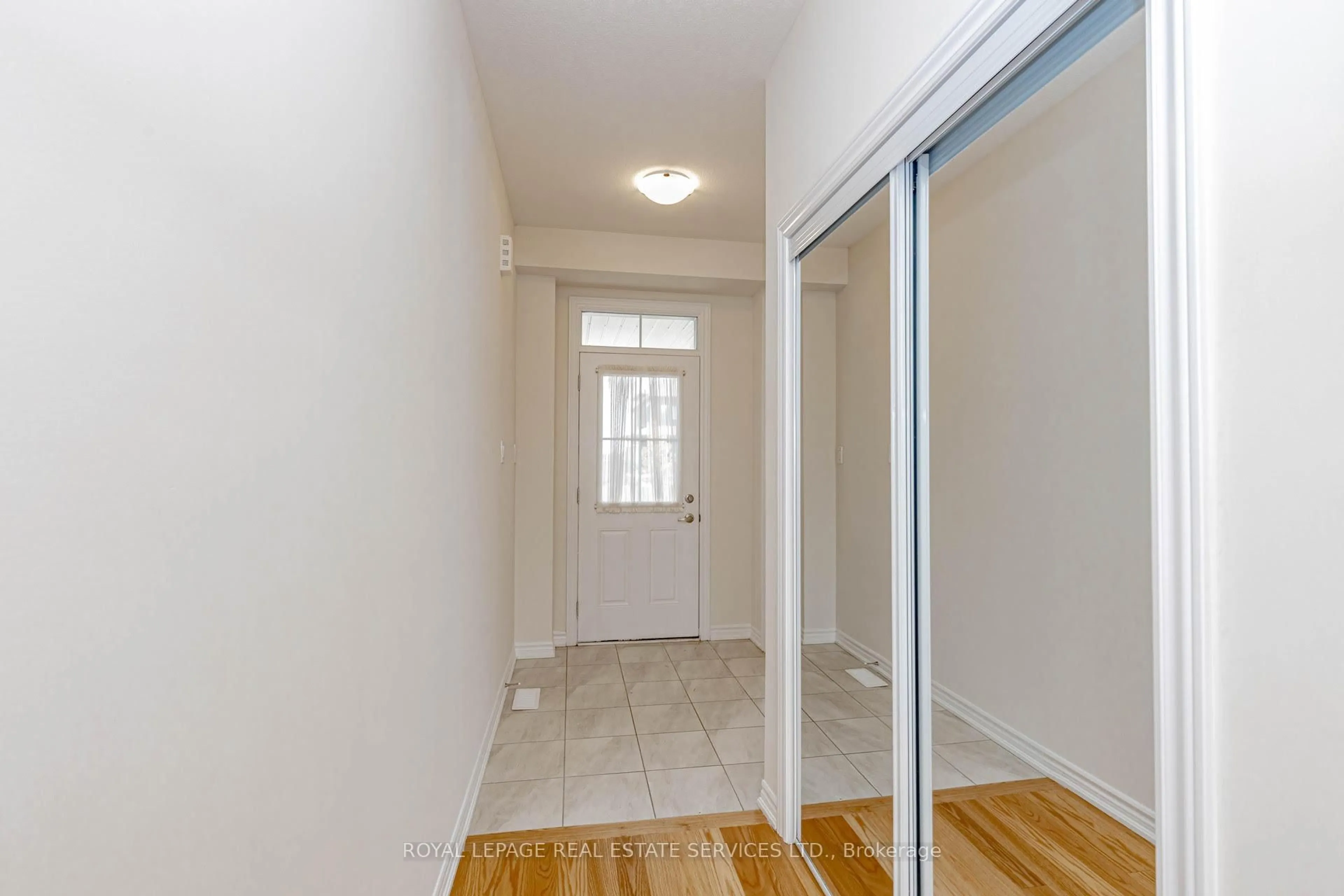Indoor entryway for 96 Explorer Way, Thorold Ontario L2V 0K3
