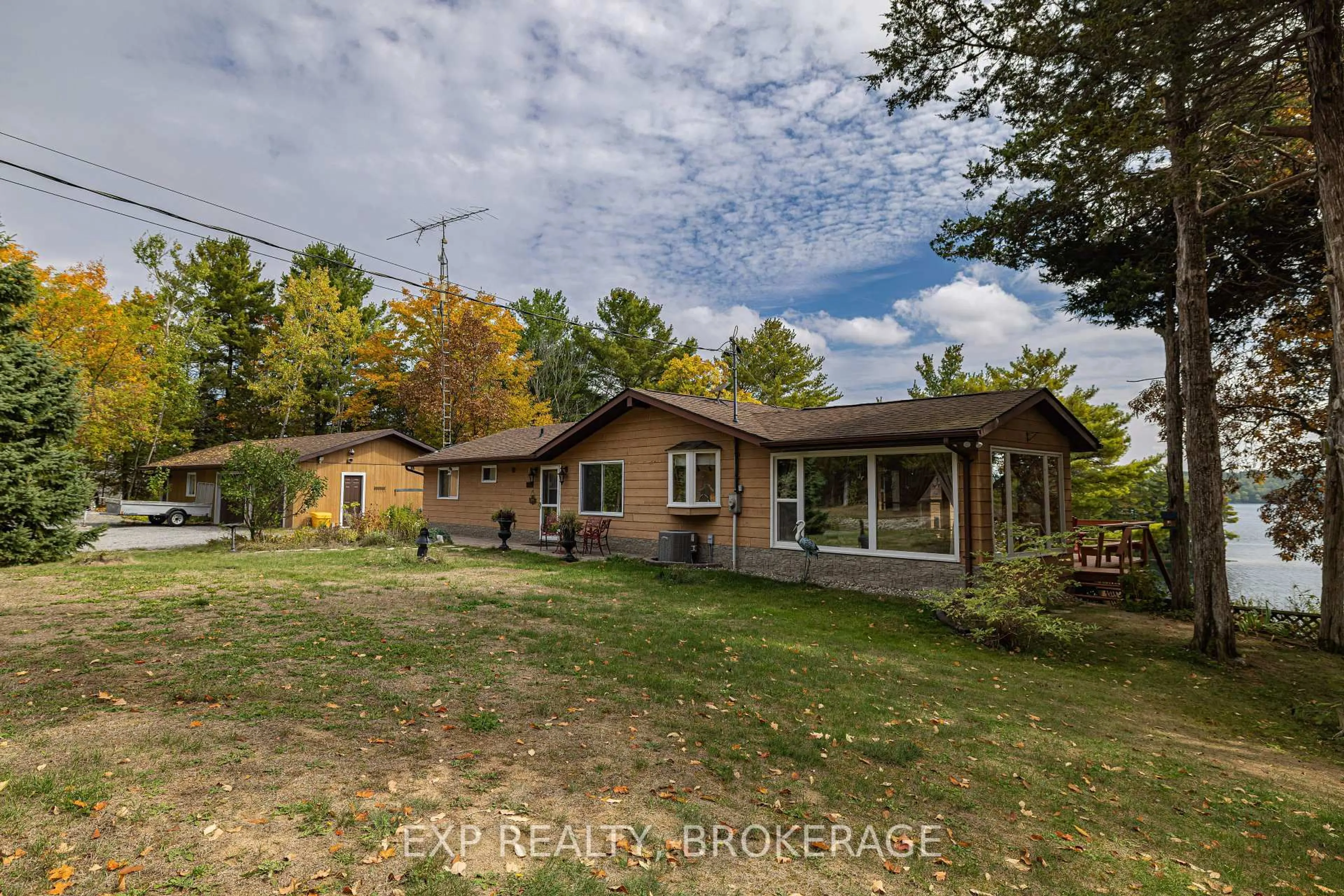 A pic from outside/outdoor area/front of a property/back of a property/a pic from drone, street for 3037 Hilltop Lane, Perth Road Ontario K0H 2L0