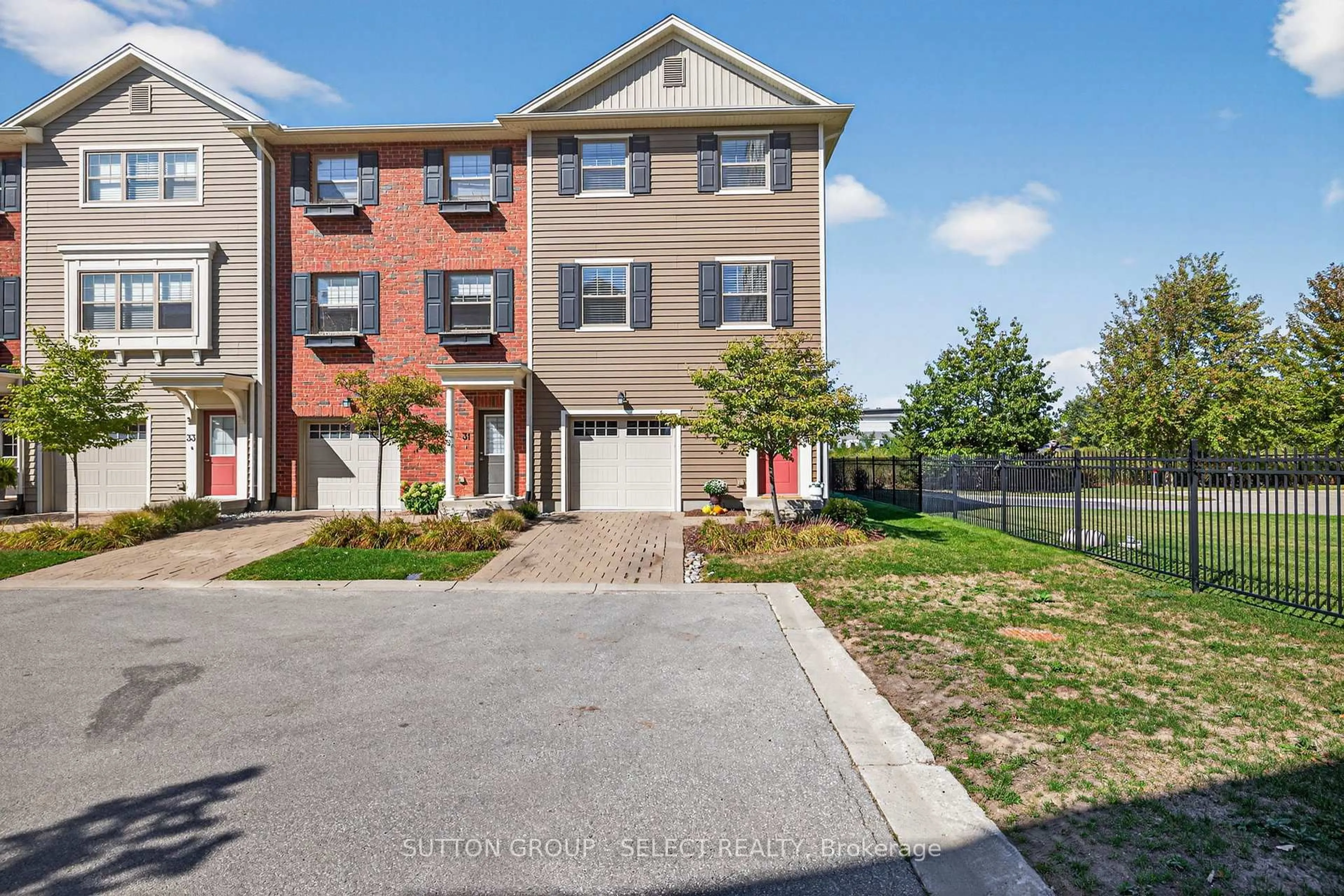 A pic from outside/outdoor area/front of a property/back of a property/a pic from drone, street for 1040 CORONATION Dr #29, London North Ontario N6H 0B5