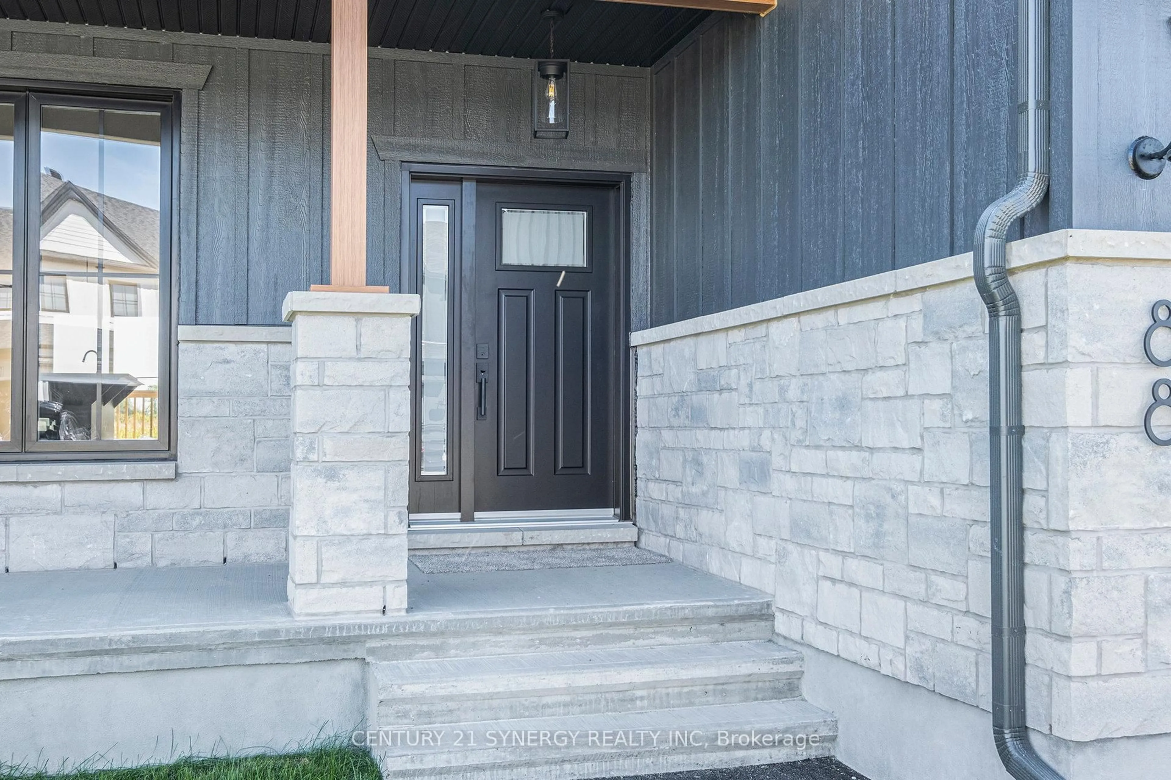 Indoor entryway for 88 HELEN St, North Stormont Ontario K0A 1R0