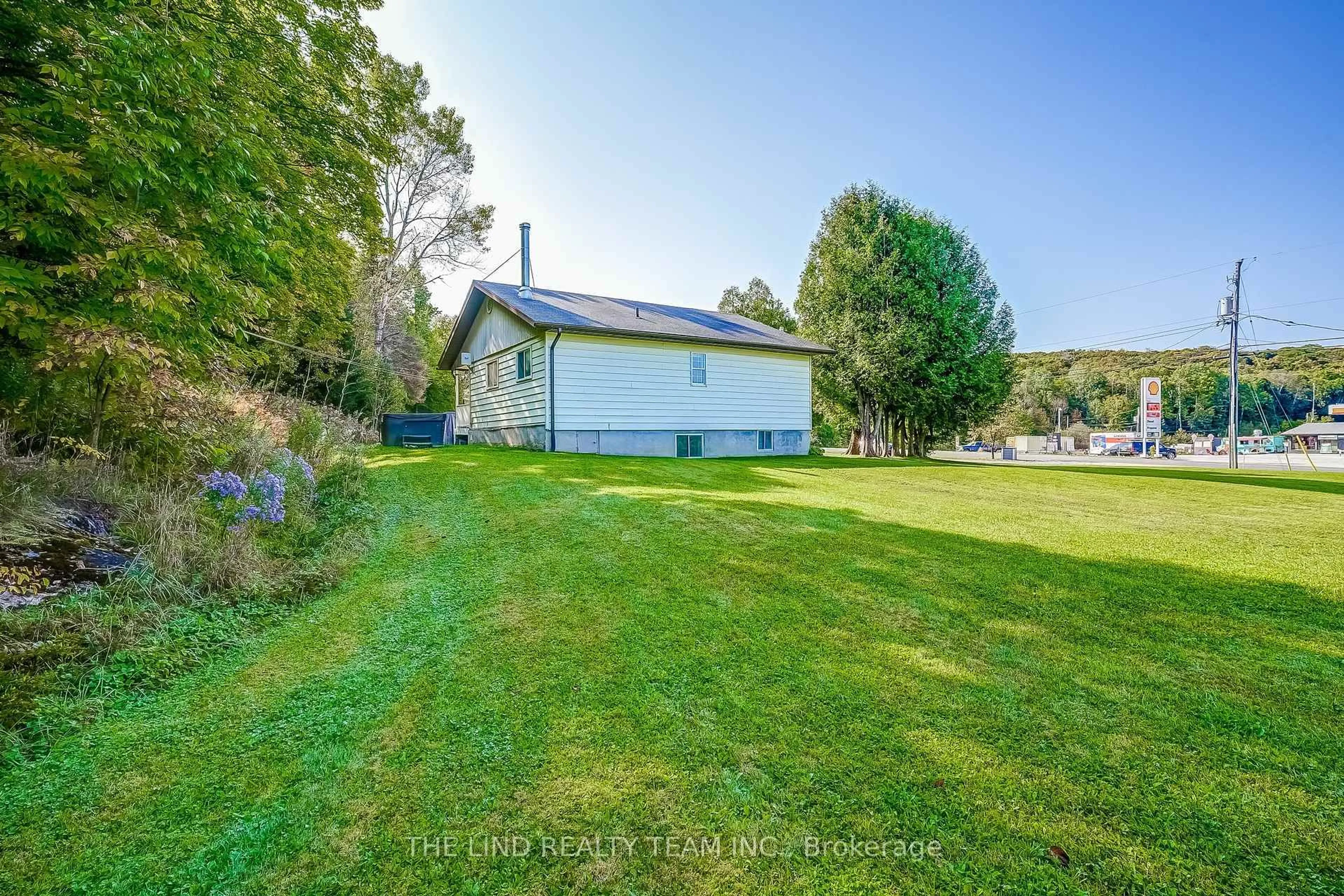 A pic from outside/outdoor area/front of a property/back of a property/a pic from drone, water/lake/river/ocean view for 949 Raymond Rd, Muskoka Lakes Ontario P0B 1M0