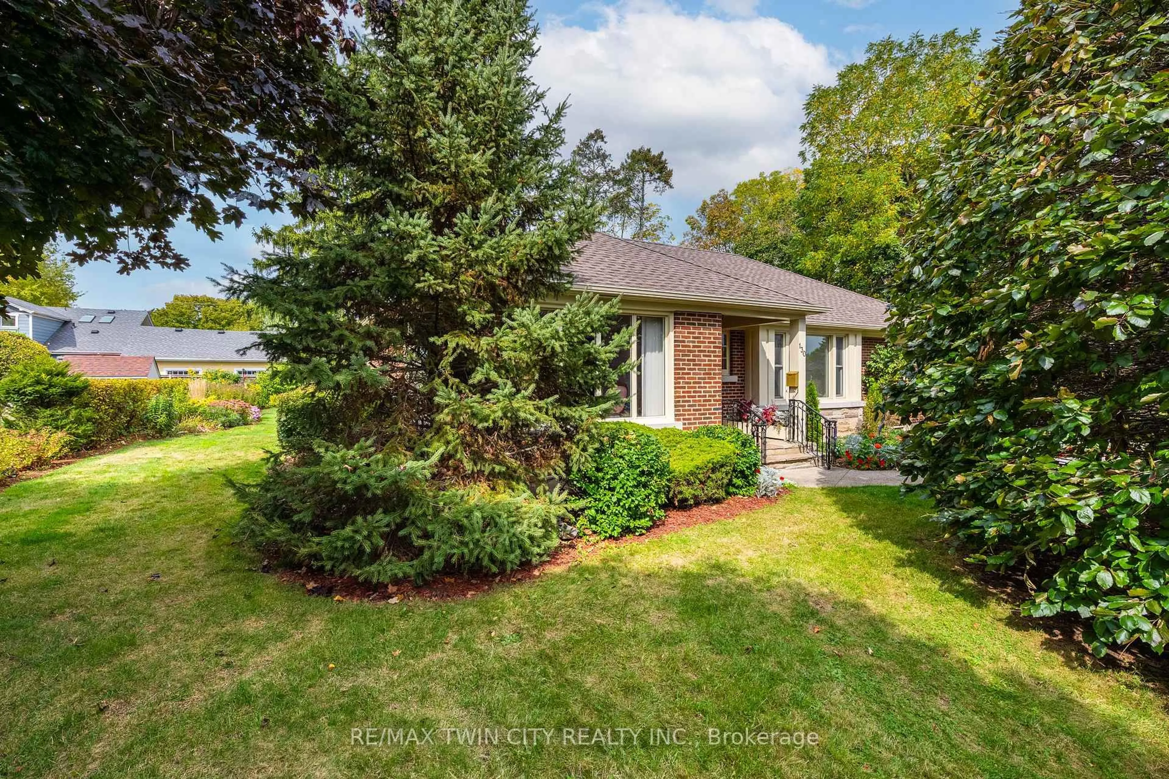 Unknown for 130 Highland Park, Cambridge Ontario N3H 3H4