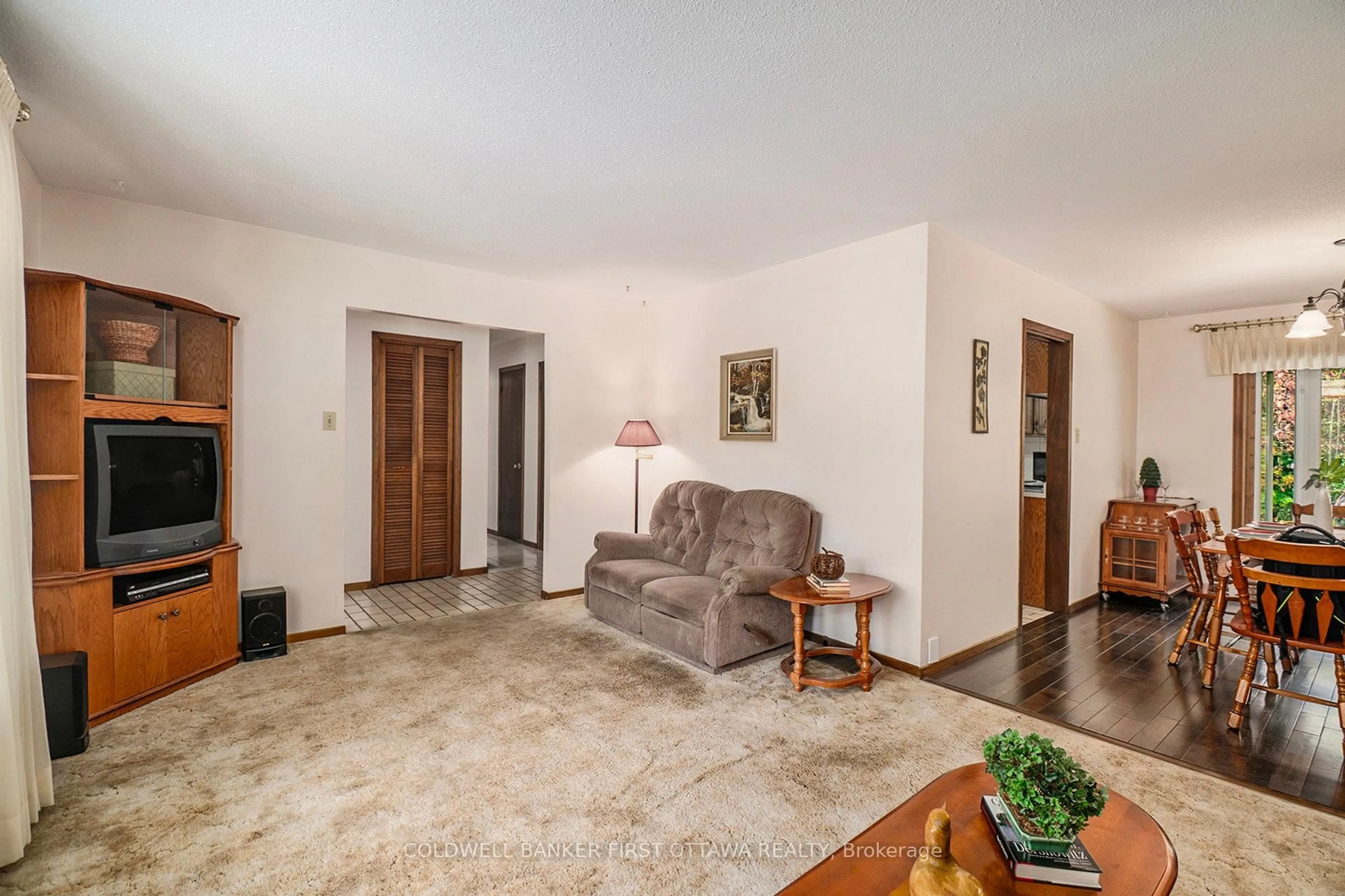 Living room with furniture, unknown for 521 Ridgewood Dr, Cornwall Ontario K6H 5Z6