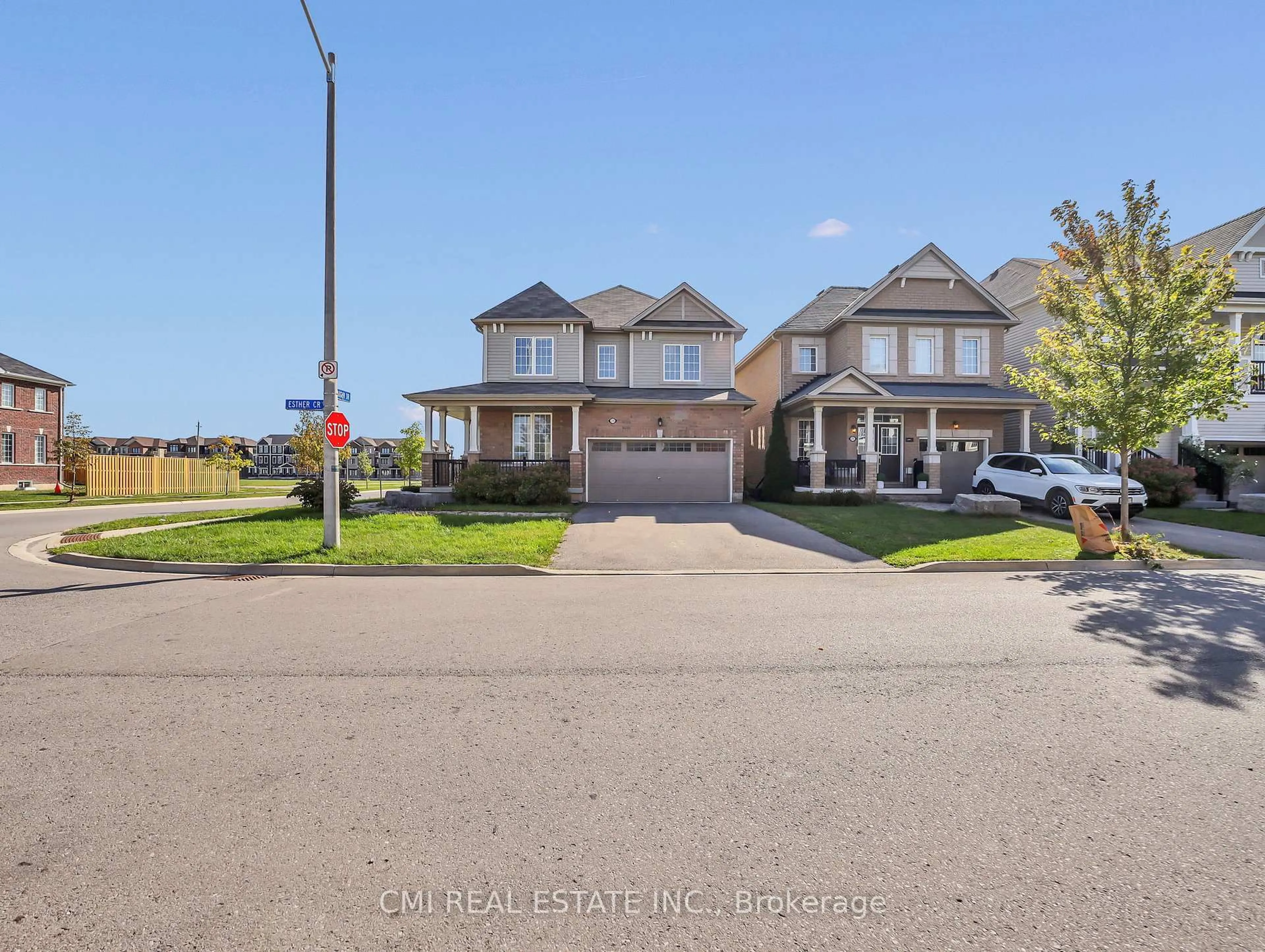 A pic from outside/outdoor area/front of a property/back of a property/a pic from drone, street for 274 Esther Cres, Thorold Ontario L3B 0H1