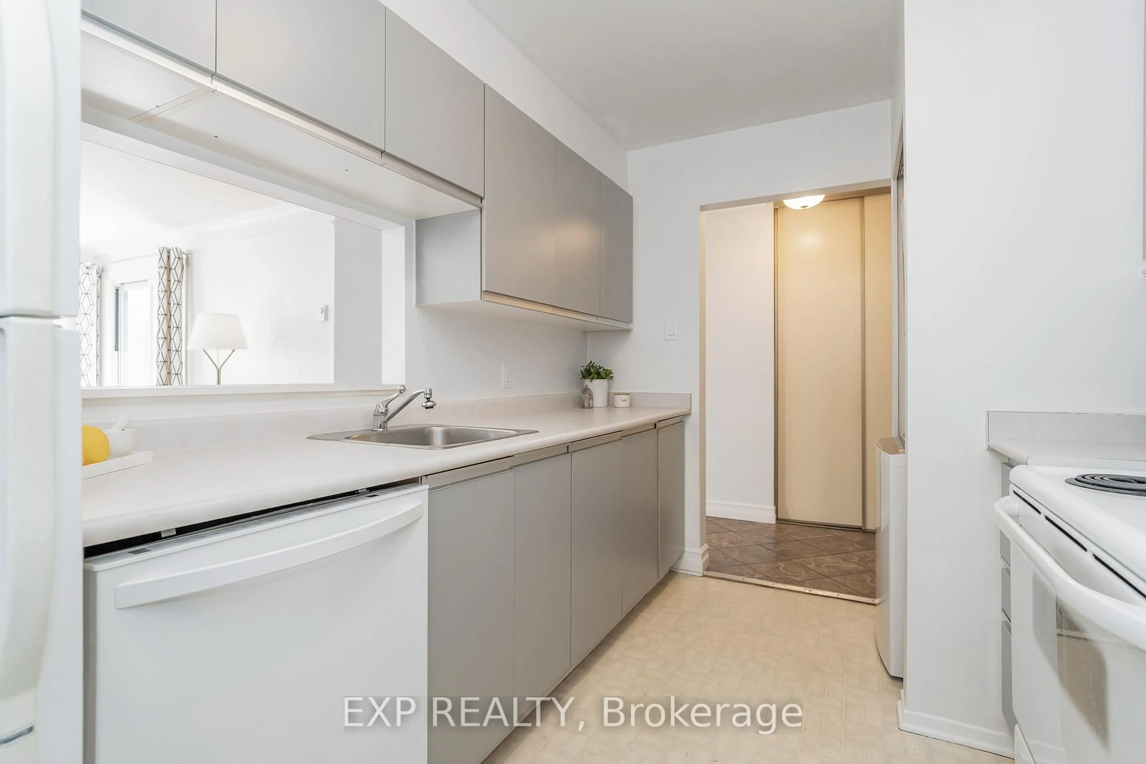 Standard kitchen, unknown for 270 Brittany Dr #317, Ottawa Ontario K1K 4M3