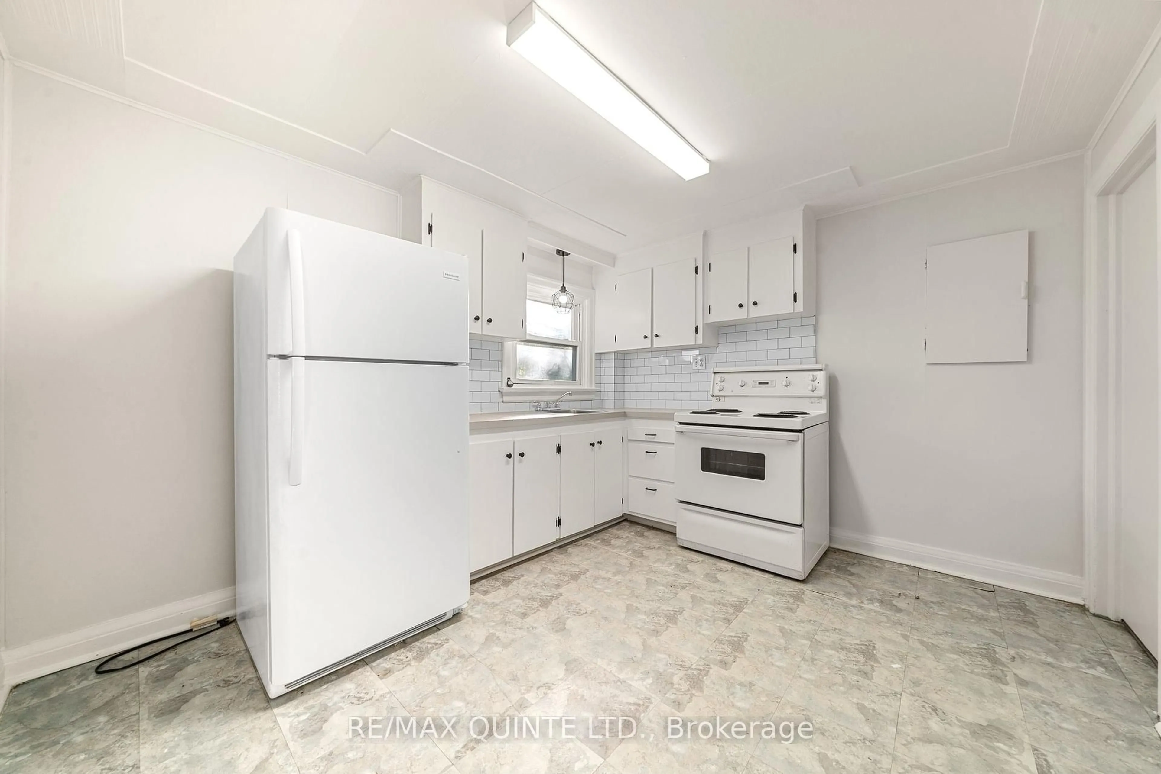 Standard kitchen, unknown for 7 Ritchie Ave, Belleville Ontario K8P 3V8