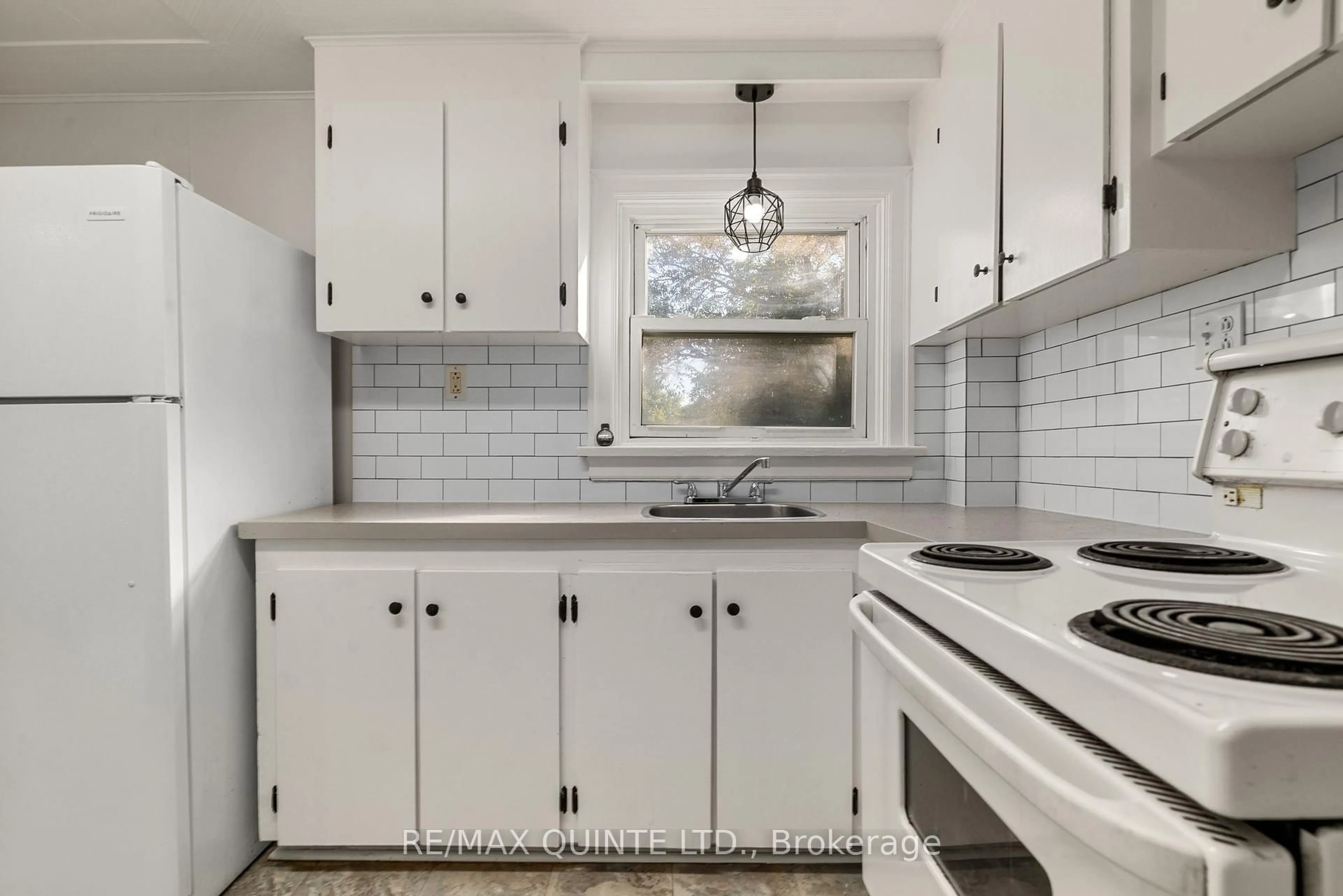 Standard kitchen, ceramic/tile floor for 7 Ritchie Ave, Belleville Ontario K8P 3V8