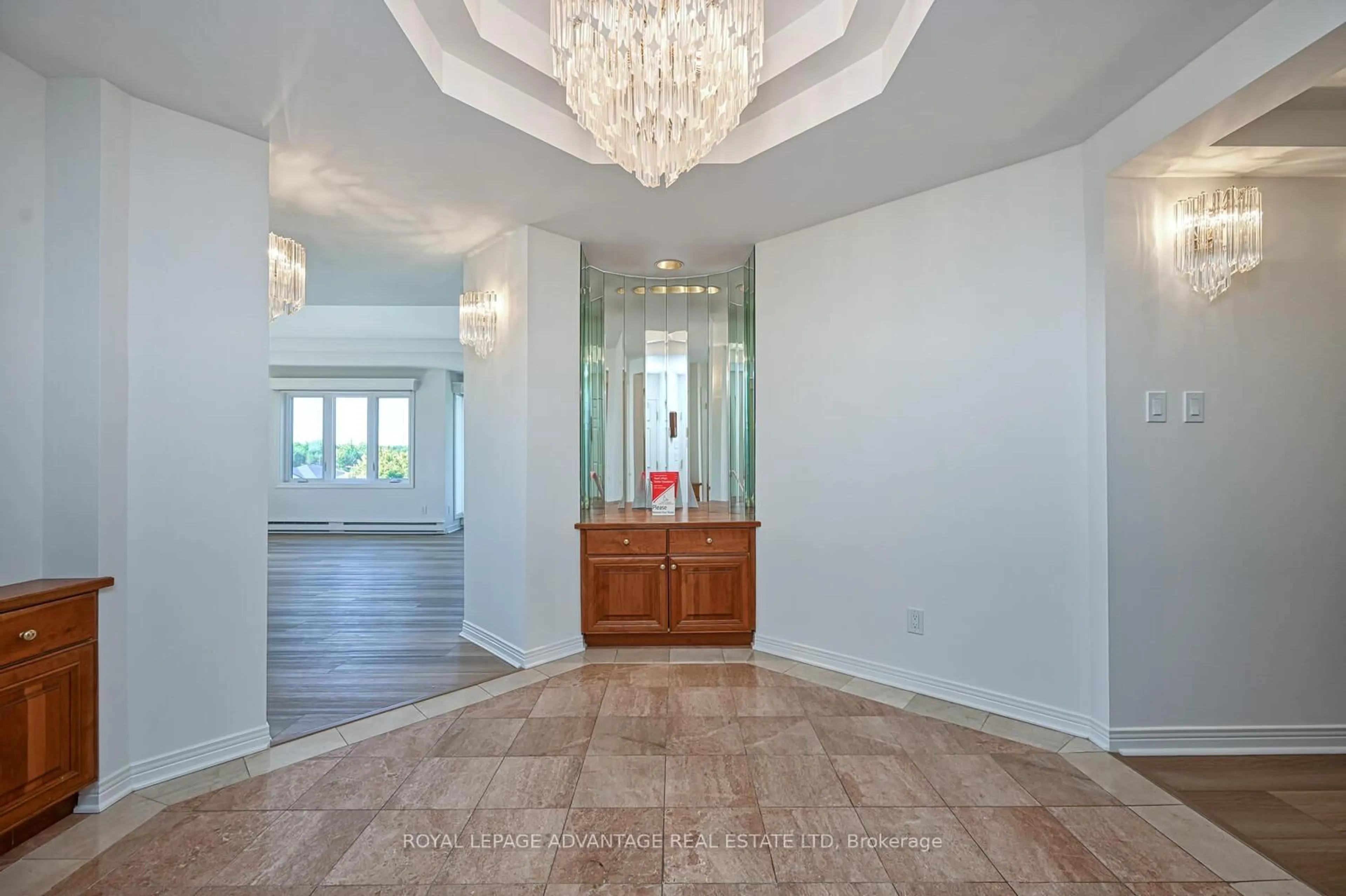 Indoor foyer for 10 ARMSTRONG Dr #401, Smiths Falls Ontario K7A 5H8