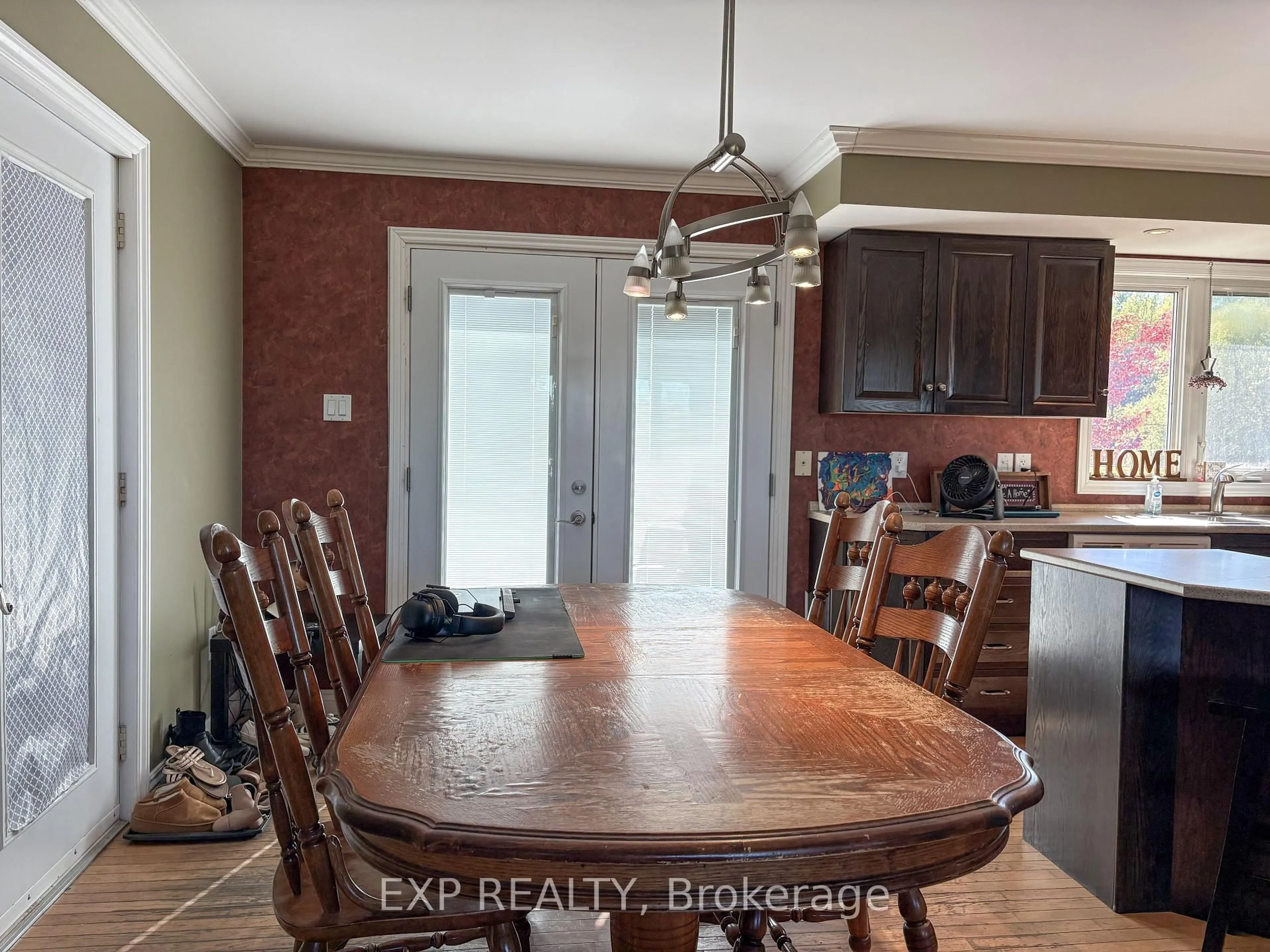 Dining room, wood/laminate floor for 575 Braeloch Road Rd, Renfrew Ontario K7V 1P8