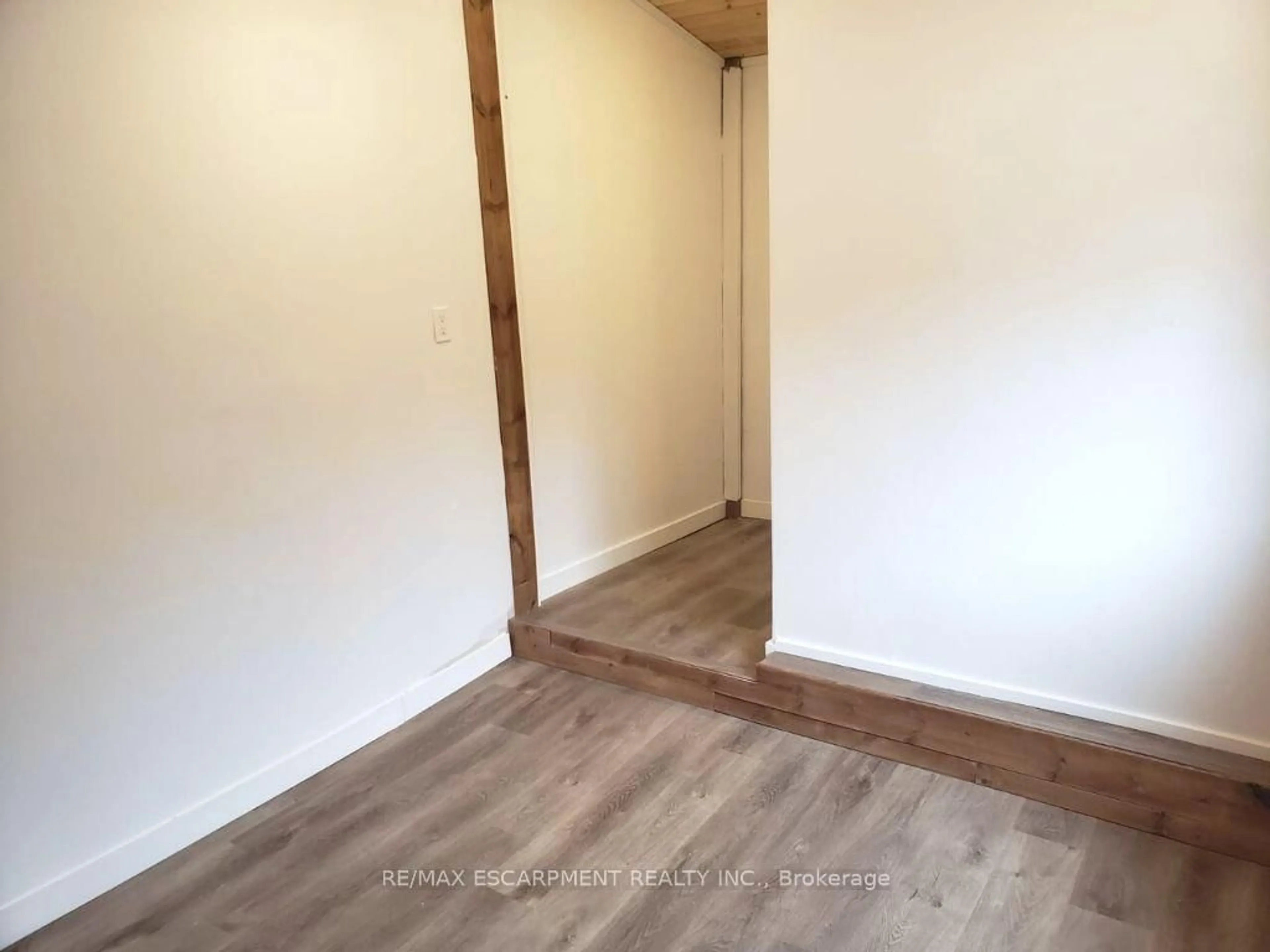 A pic of a room for 48 Frederick Ave, Hamilton Ontario L8H 4K4