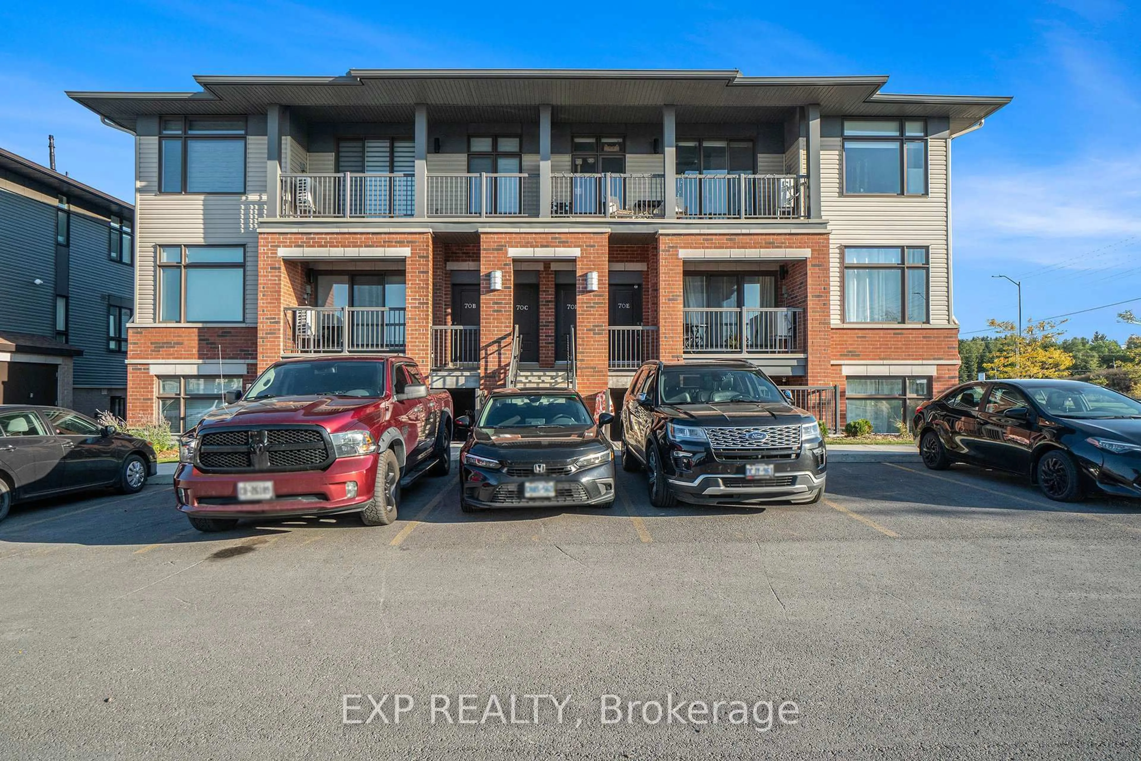 A pic from outside/outdoor area/front of a property/back of a property/a pic from drone, building for 70 Jaguar Private #H, Ottawa Ontario K2V 0J2