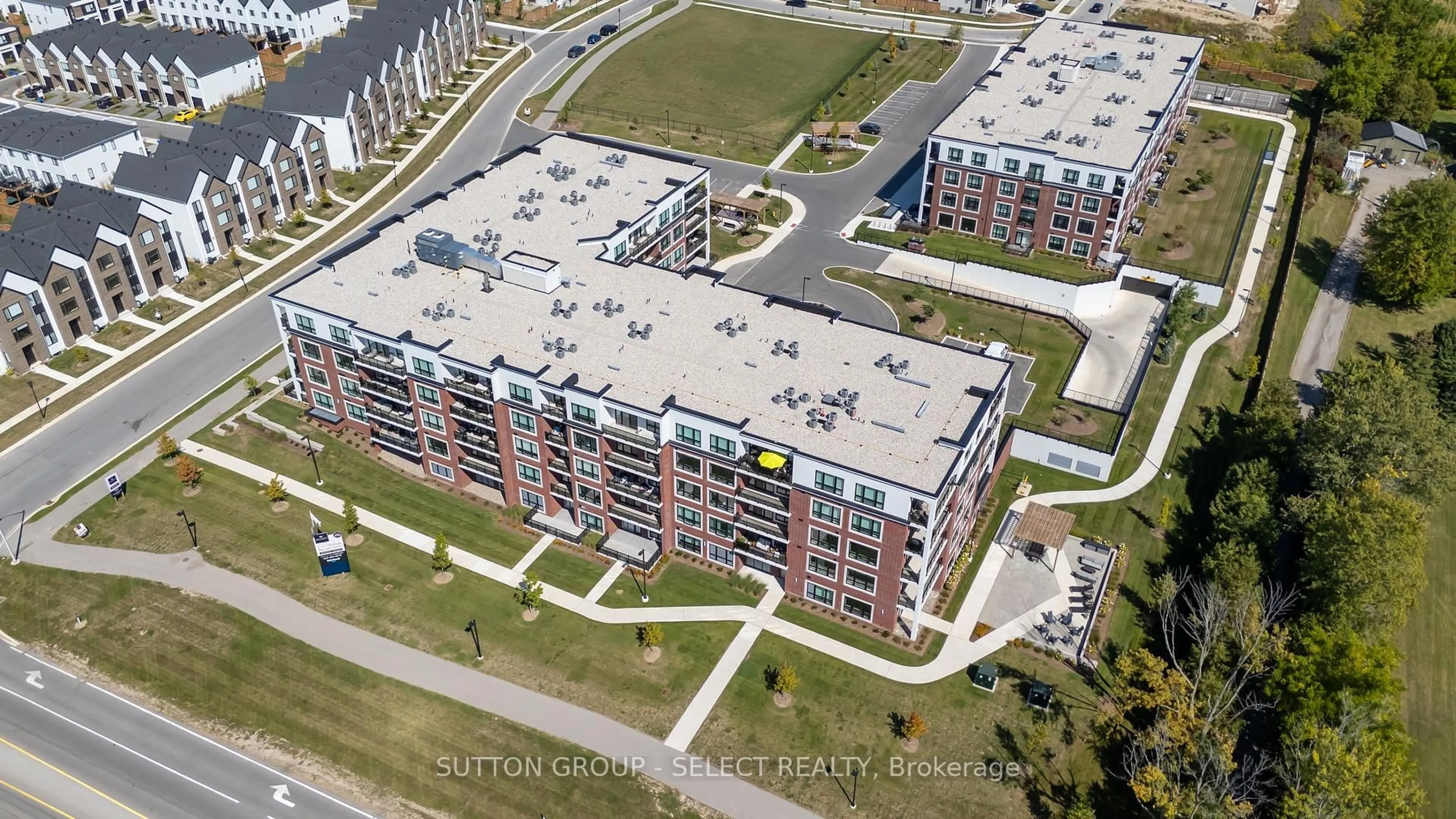 A pic from outside/outdoor area/front of a property/back of a property/a pic from drone, building for 1975 Fountain Grass Dr #307, London South Ontario N6K 0M3