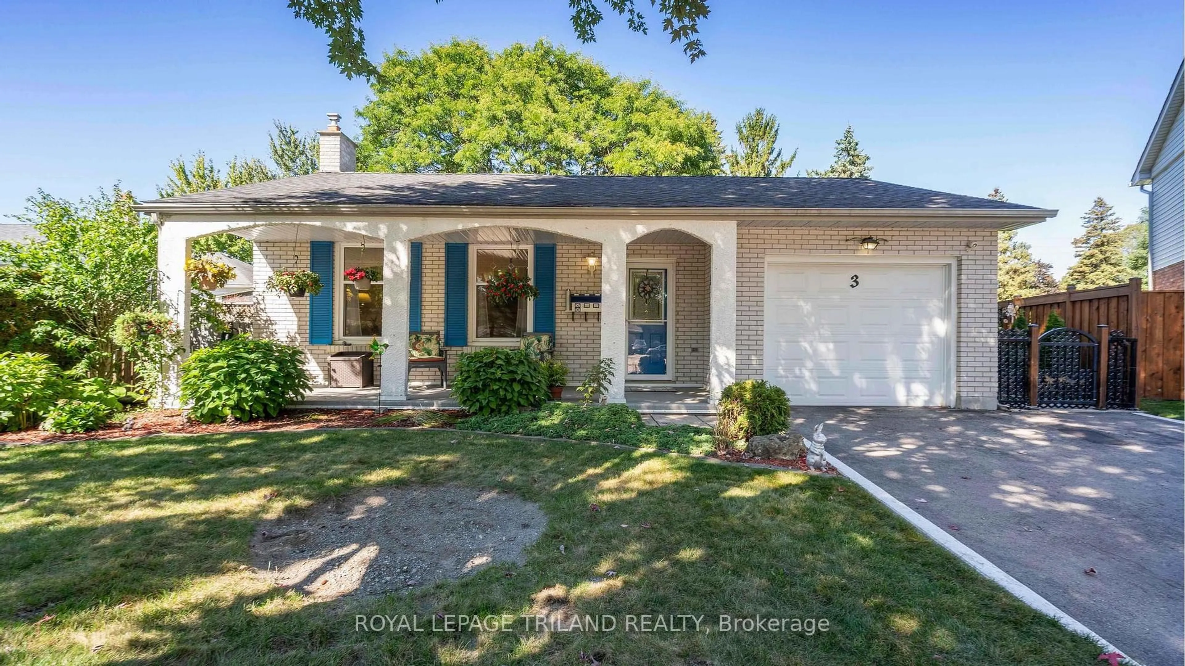 Home with vinyl exterior material, street for 3 KENDALL Crt, London North Ontario N5X 1E4