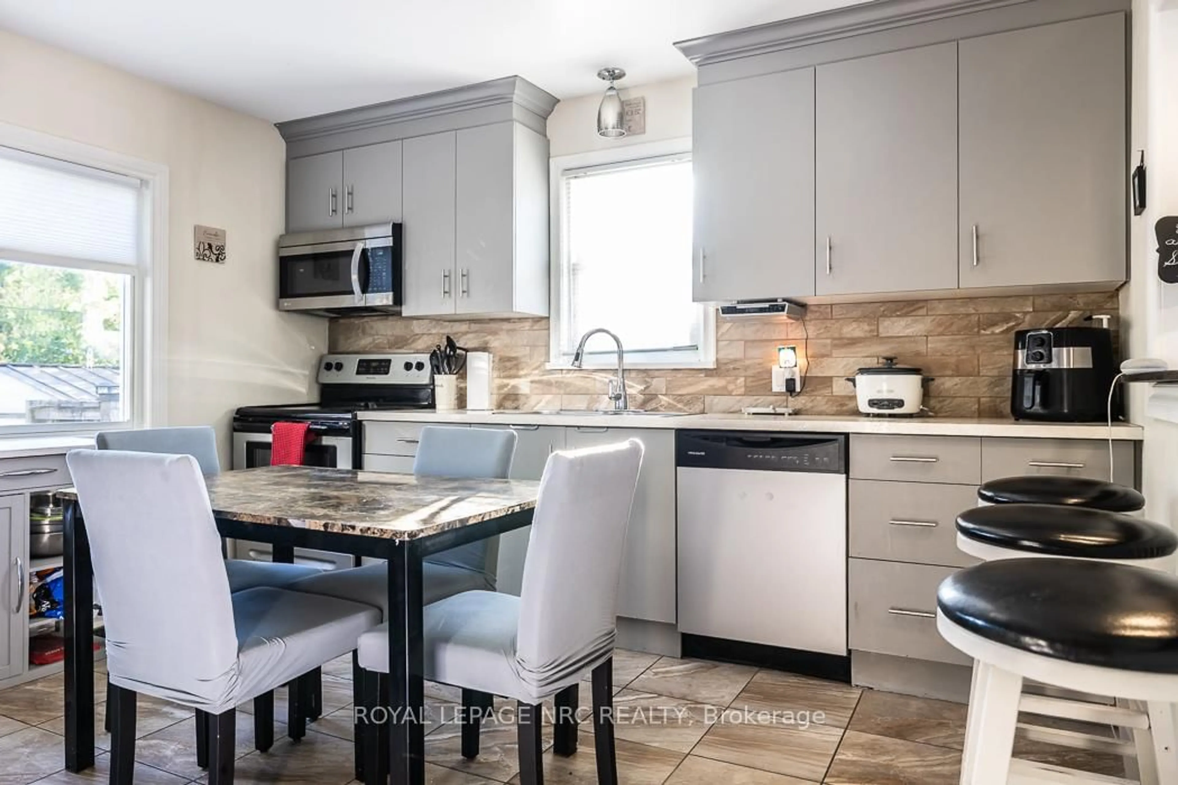 Open concept kitchen, unknown for 14 Oakwood Ave, St. Catharines Ontario L2P 1L1
