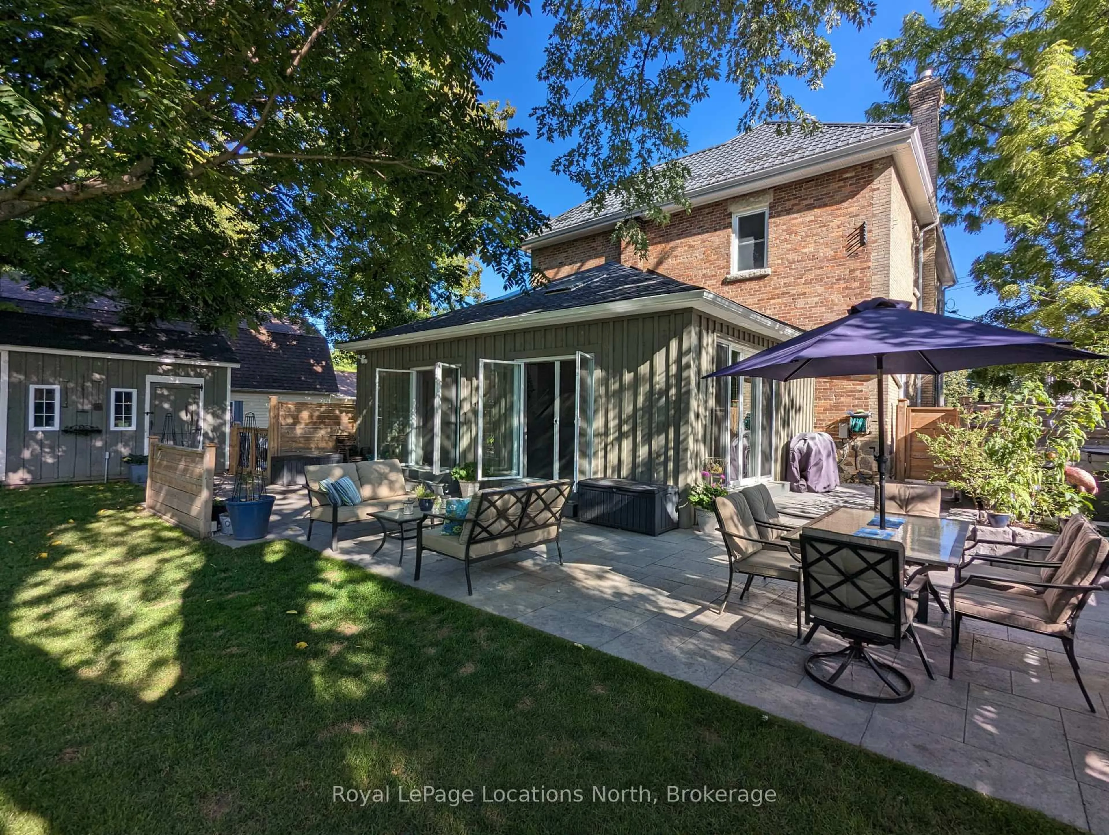 Patio, street for 138 Bruce St, Blue Mountains Ontario N0H 2P0