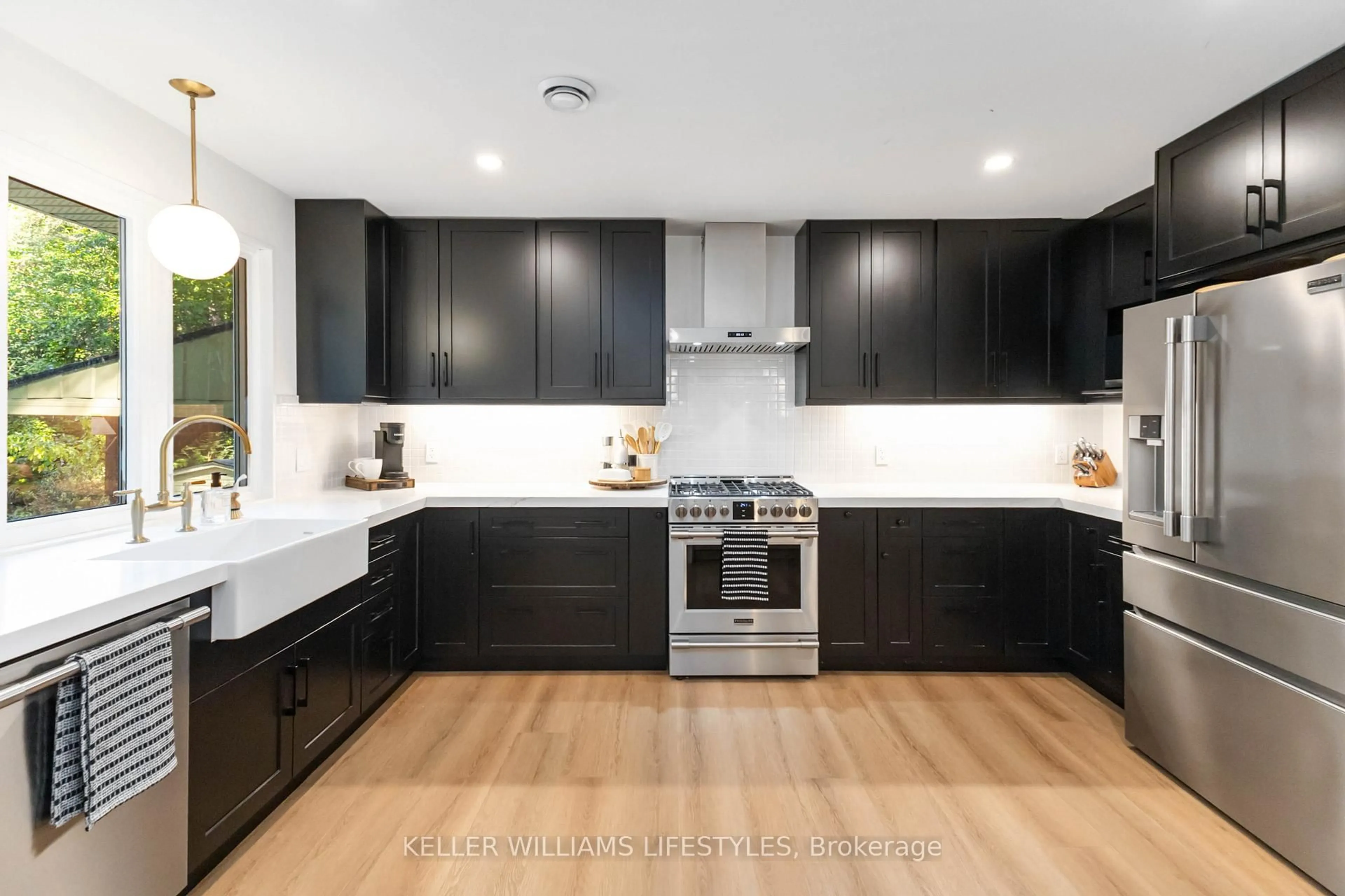 Contemporary kitchen, unknown for 29 Park Lane Crt, London South Ontario N6K 1Z6