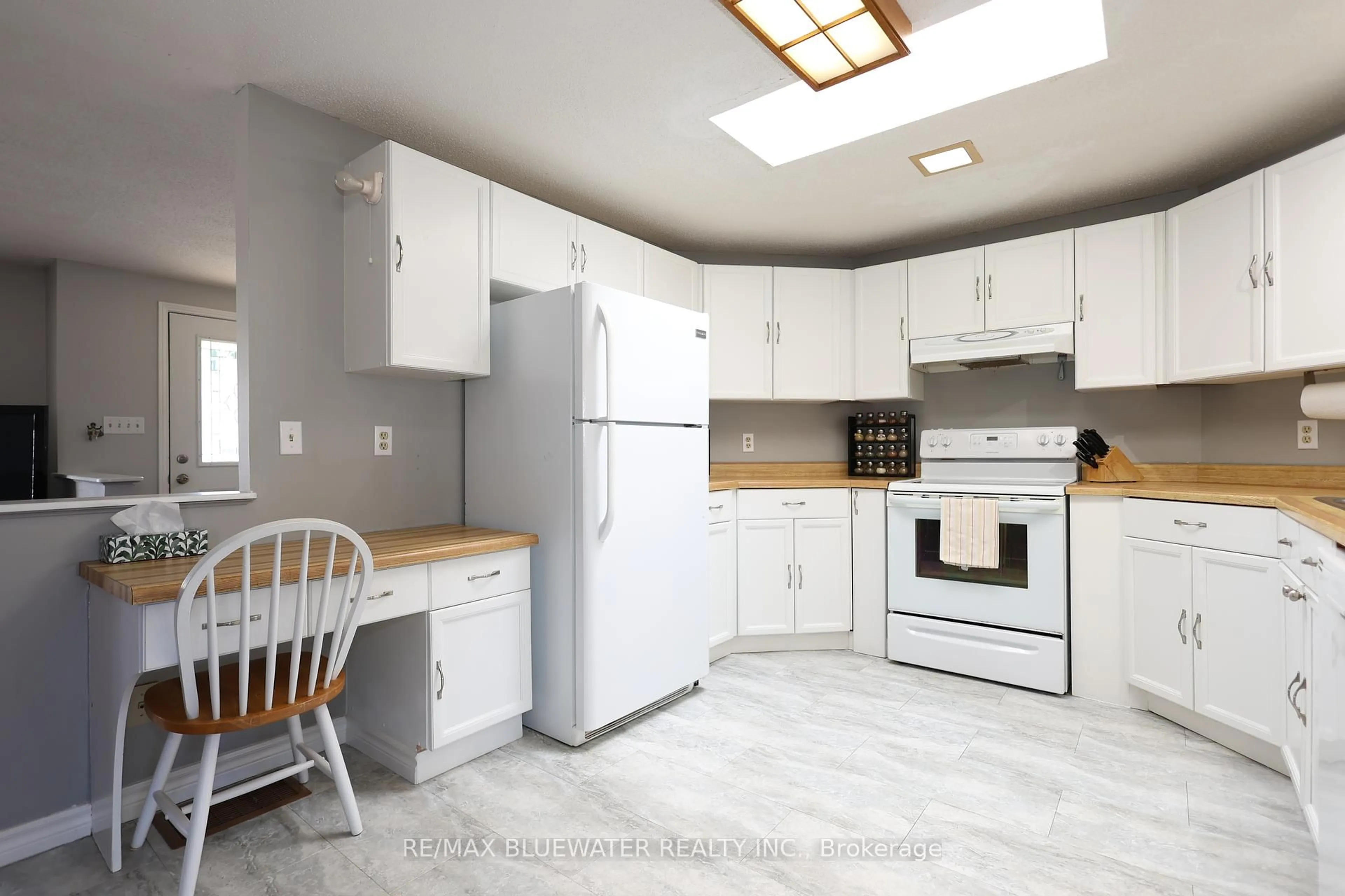 Standard kitchen, ceramic/tile floor for 313 Pinetree Lane, South Huron Ontario N0M 1T0