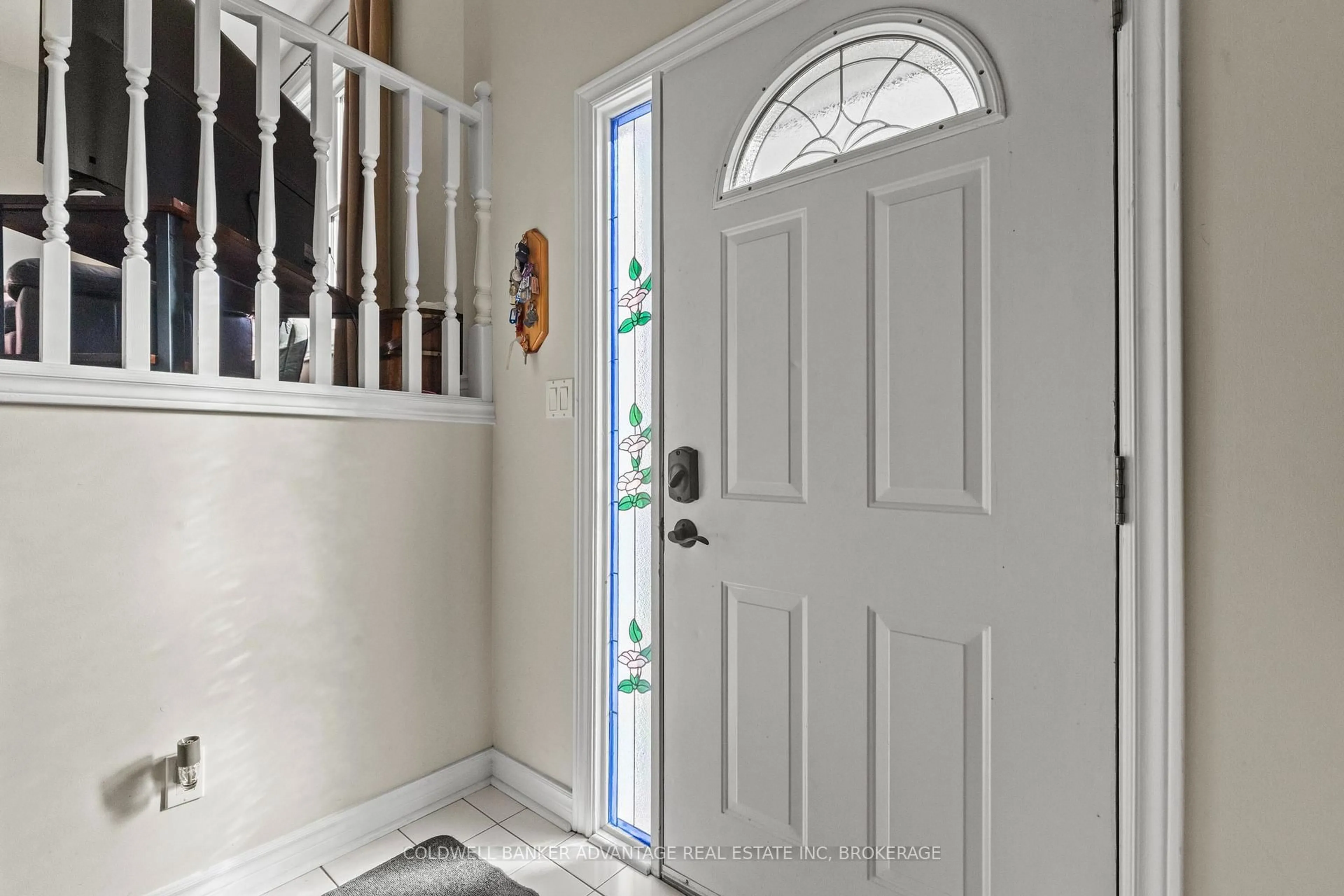 Indoor entryway for 697 Ferndale Ave, Fort Erie Ontario L2A 5C7
