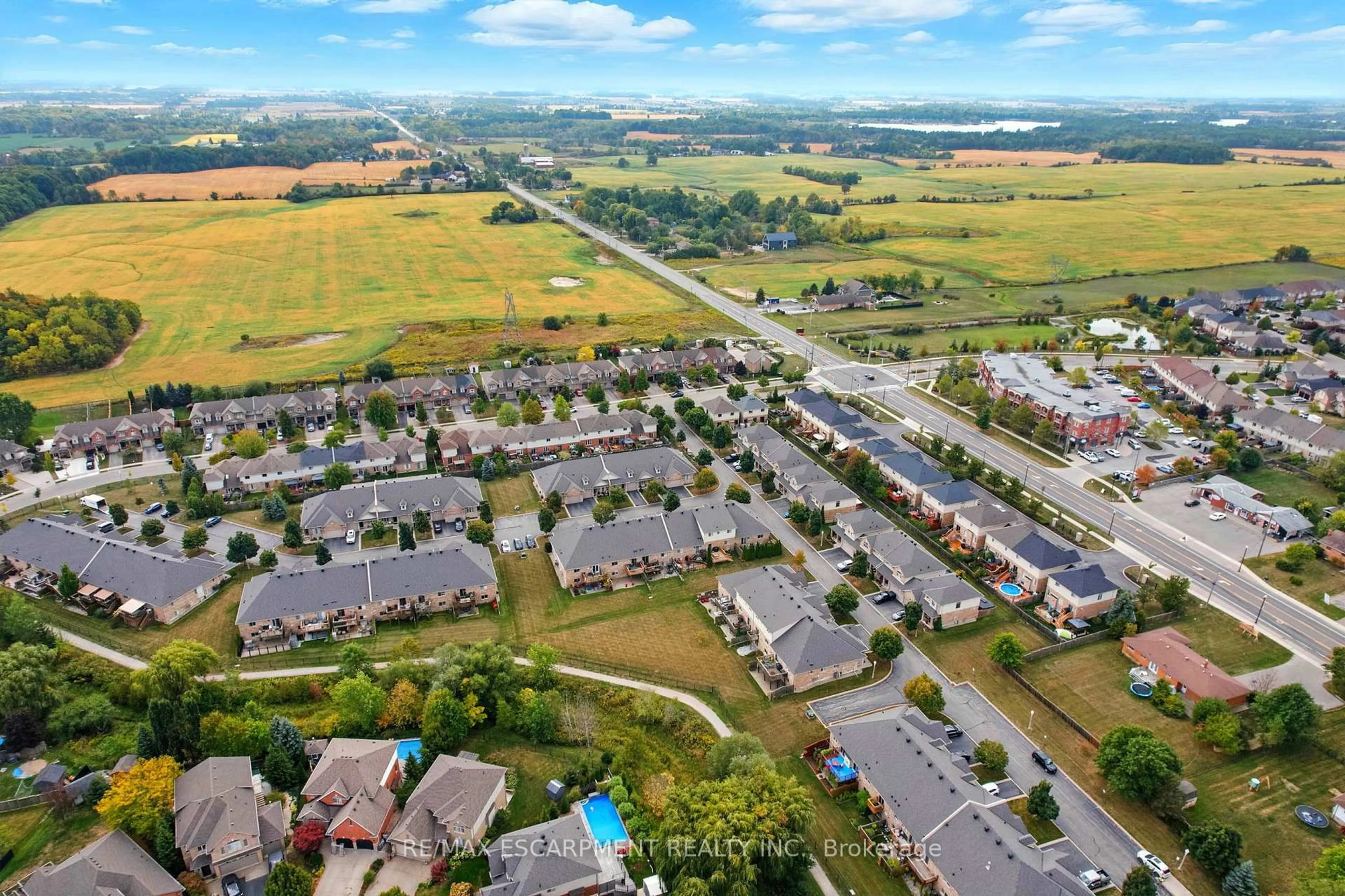 A pic from outside/outdoor area/front of a property/back of a property/a pic from drone, water/lake/river/ocean view for 310 Southbrook Dr #20, Hamilton Ontario L0R 1C0