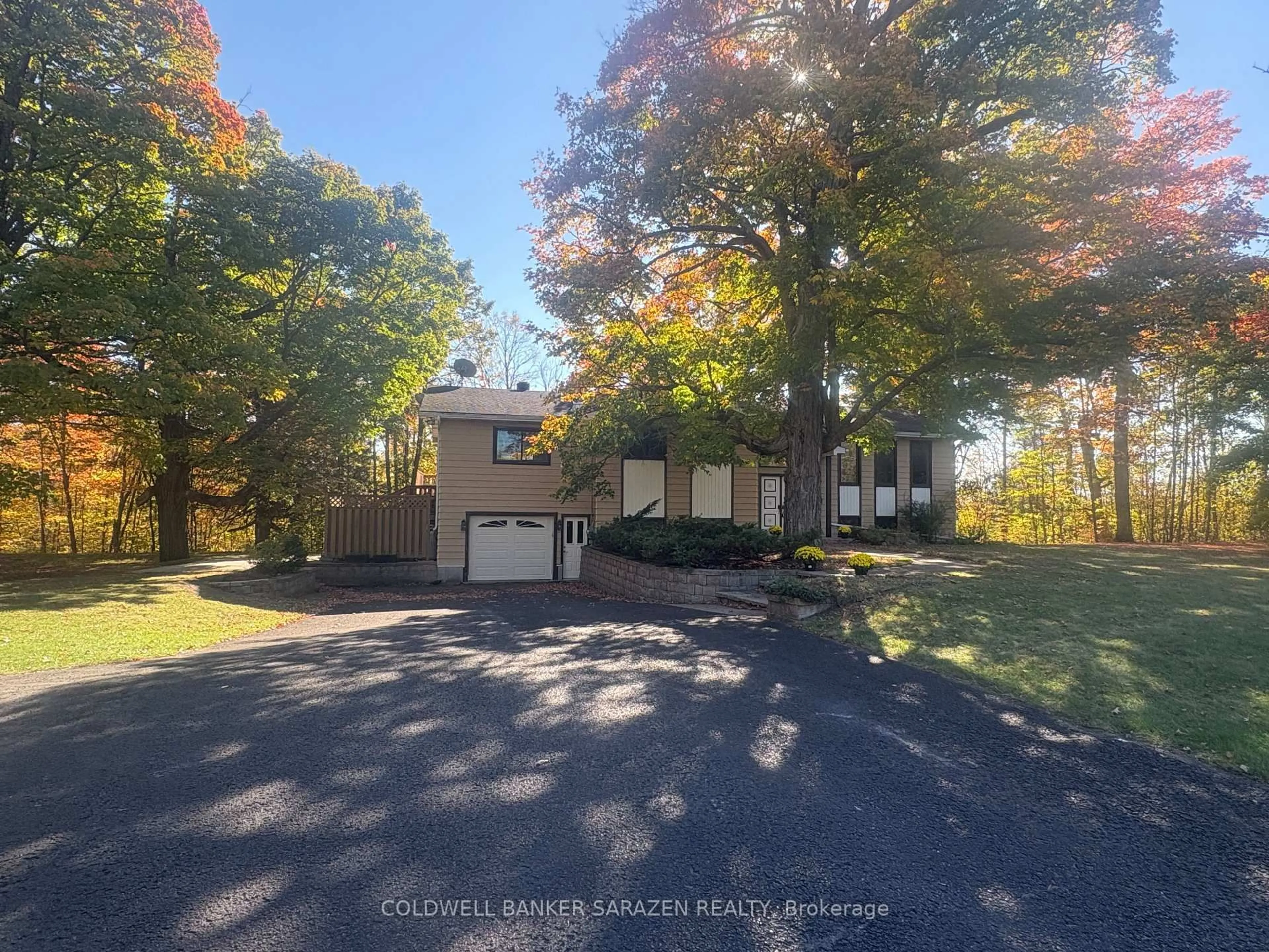 A pic from outside/outdoor area/front of a property/back of a property/a pic from drone, unknown for 1273 Usborne St, Braeside Ontario K0A 1G0