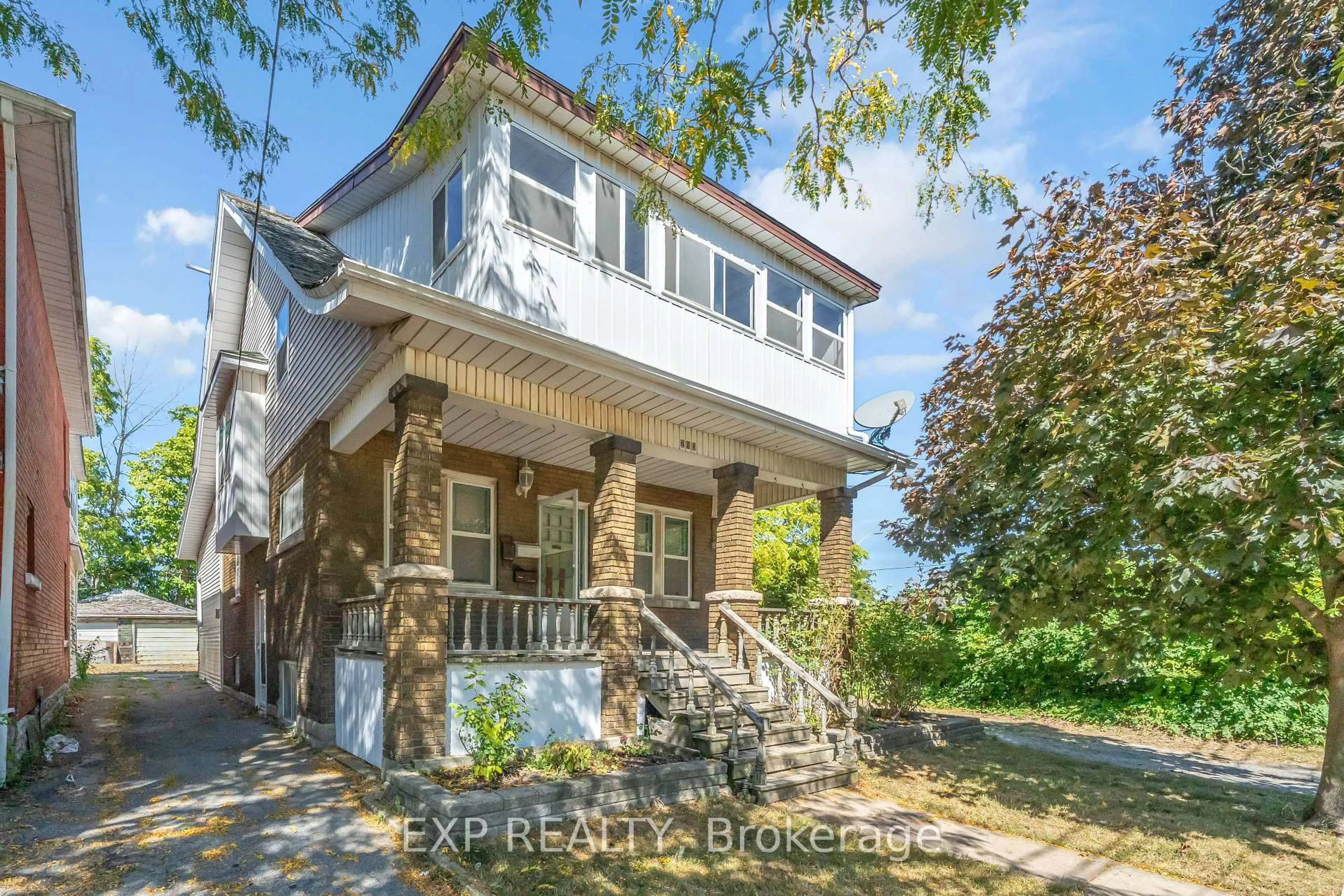 Home with brick exterior material, street for 290 Division St, Welland Ontario L3B 4A4