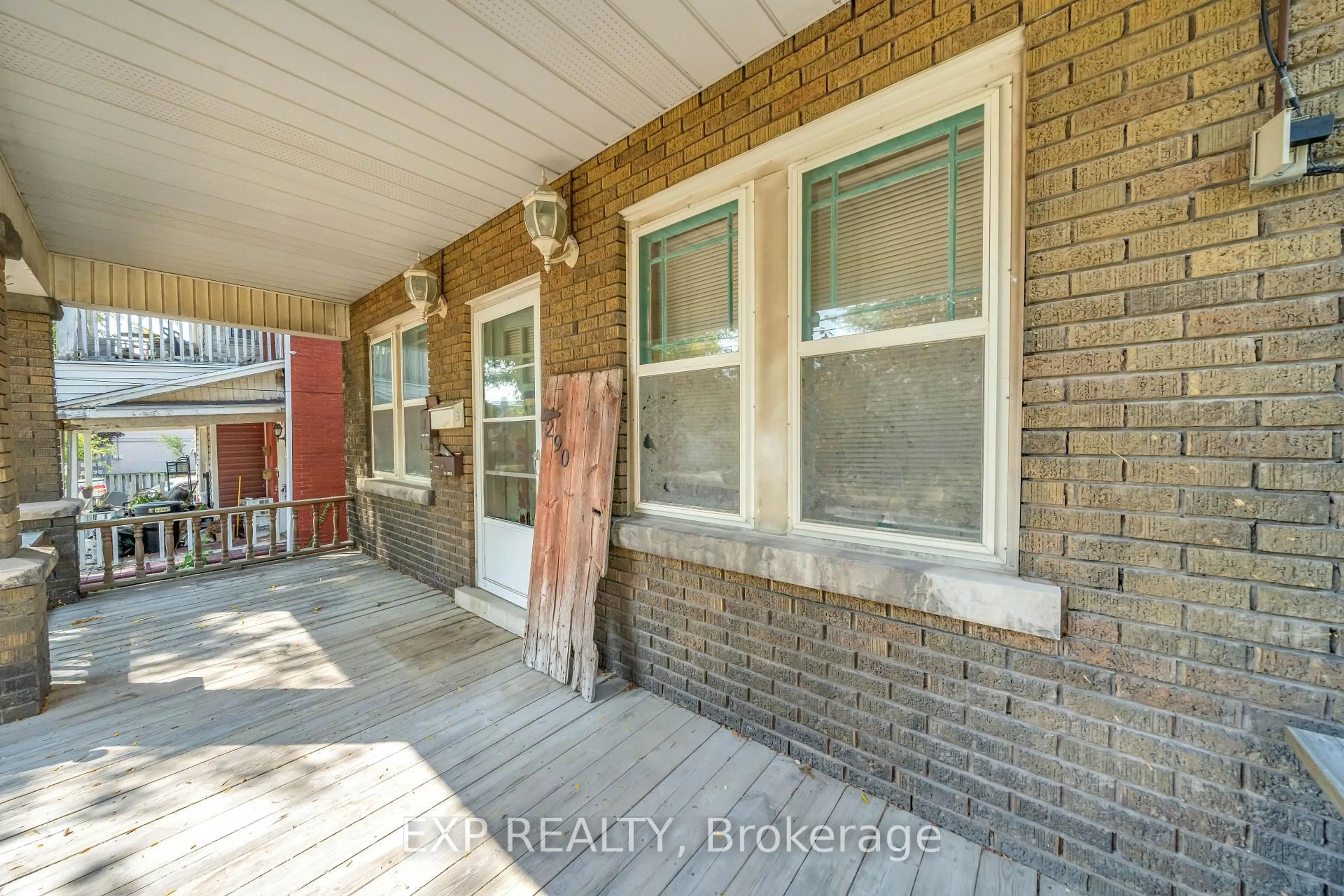 Unknown for 290 Division St, Welland Ontario L3B 4A4