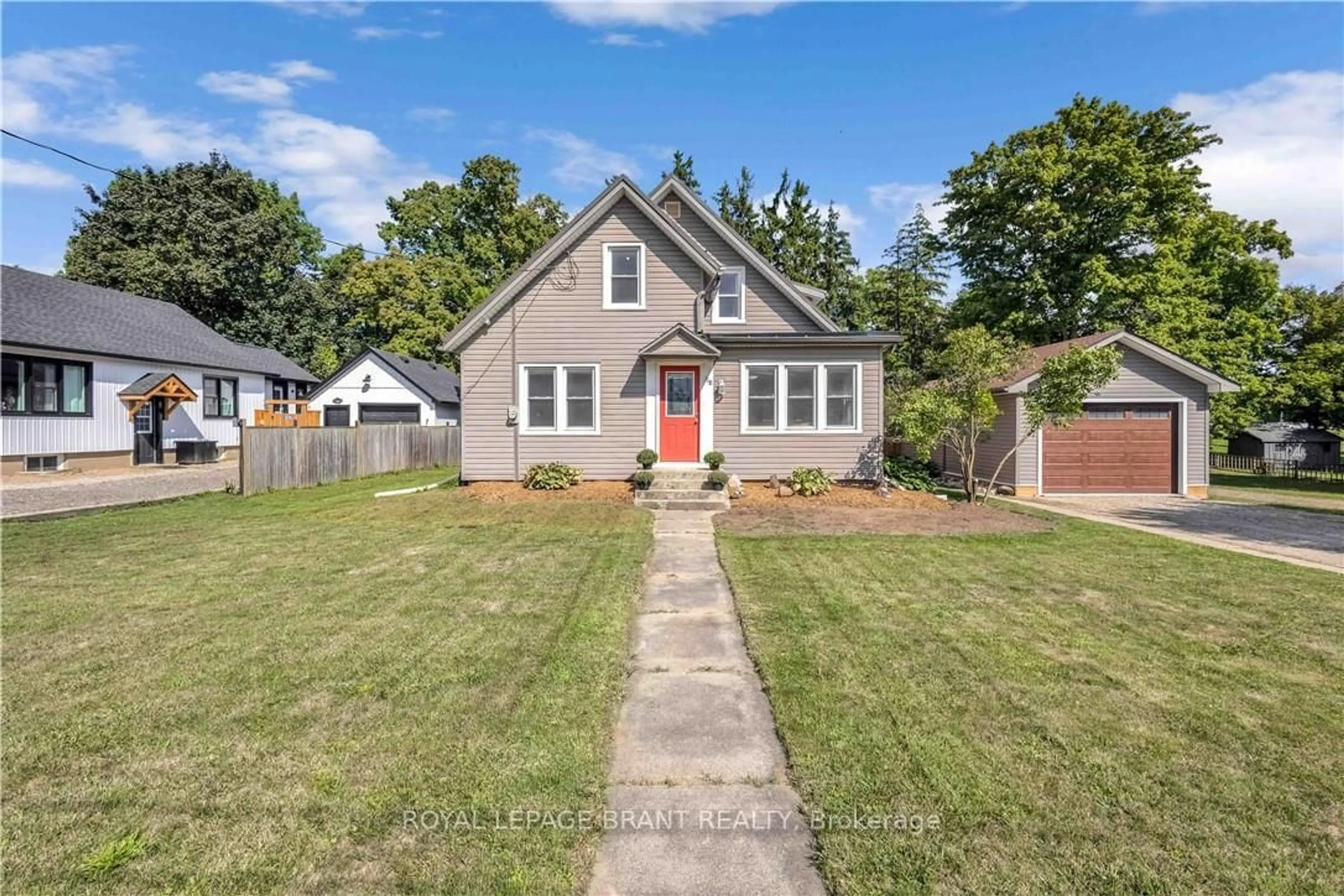 A pic from outside/outdoor area/front of a property/back of a property/a pic from drone, street for 118 Main St, Norwich Ontario N0J 1P0