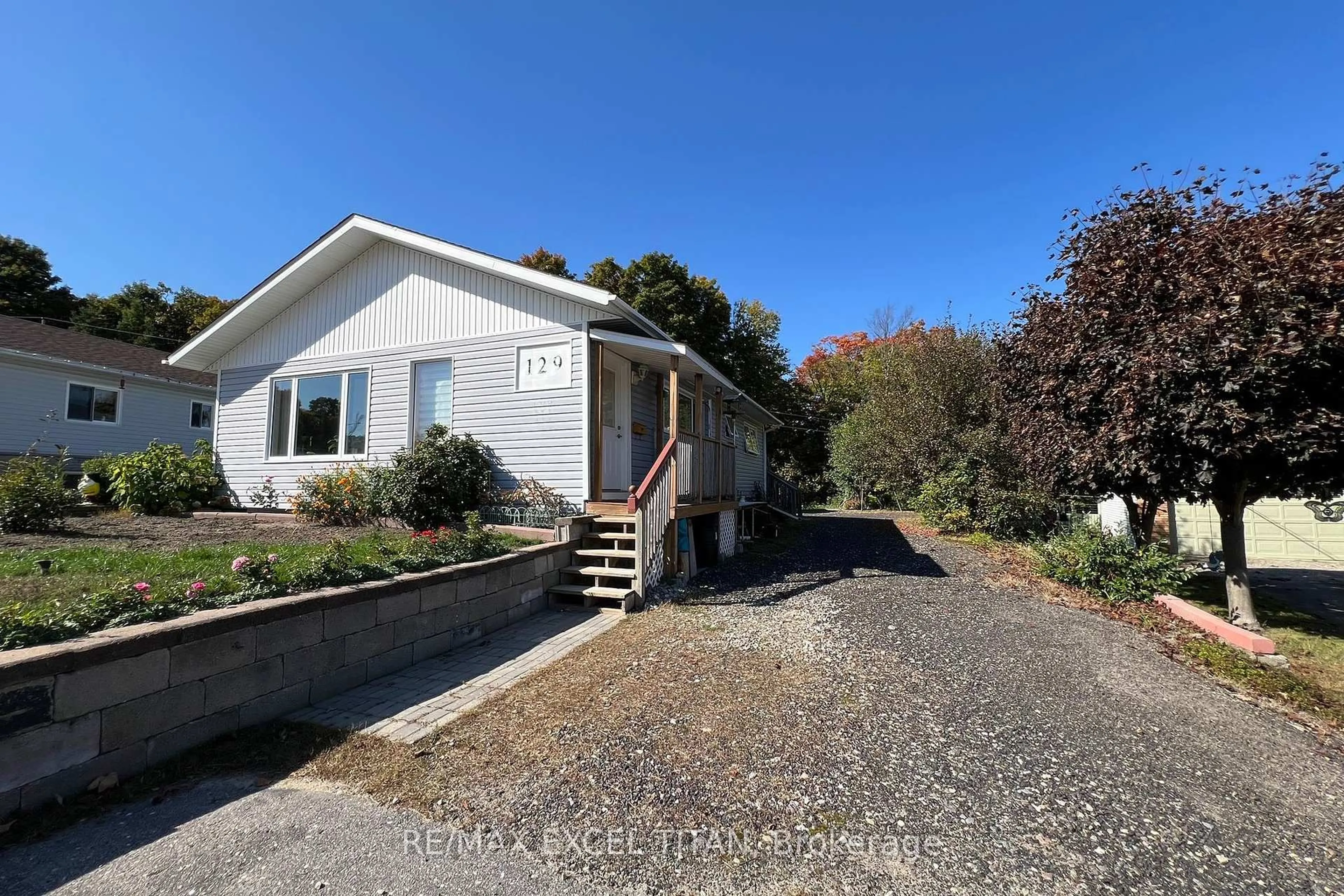 A pic from outside/outdoor area/front of a property/back of a property/a pic from drone, street for 129 Axmith Ave, Elliot Lake Ontario P5A 1B9