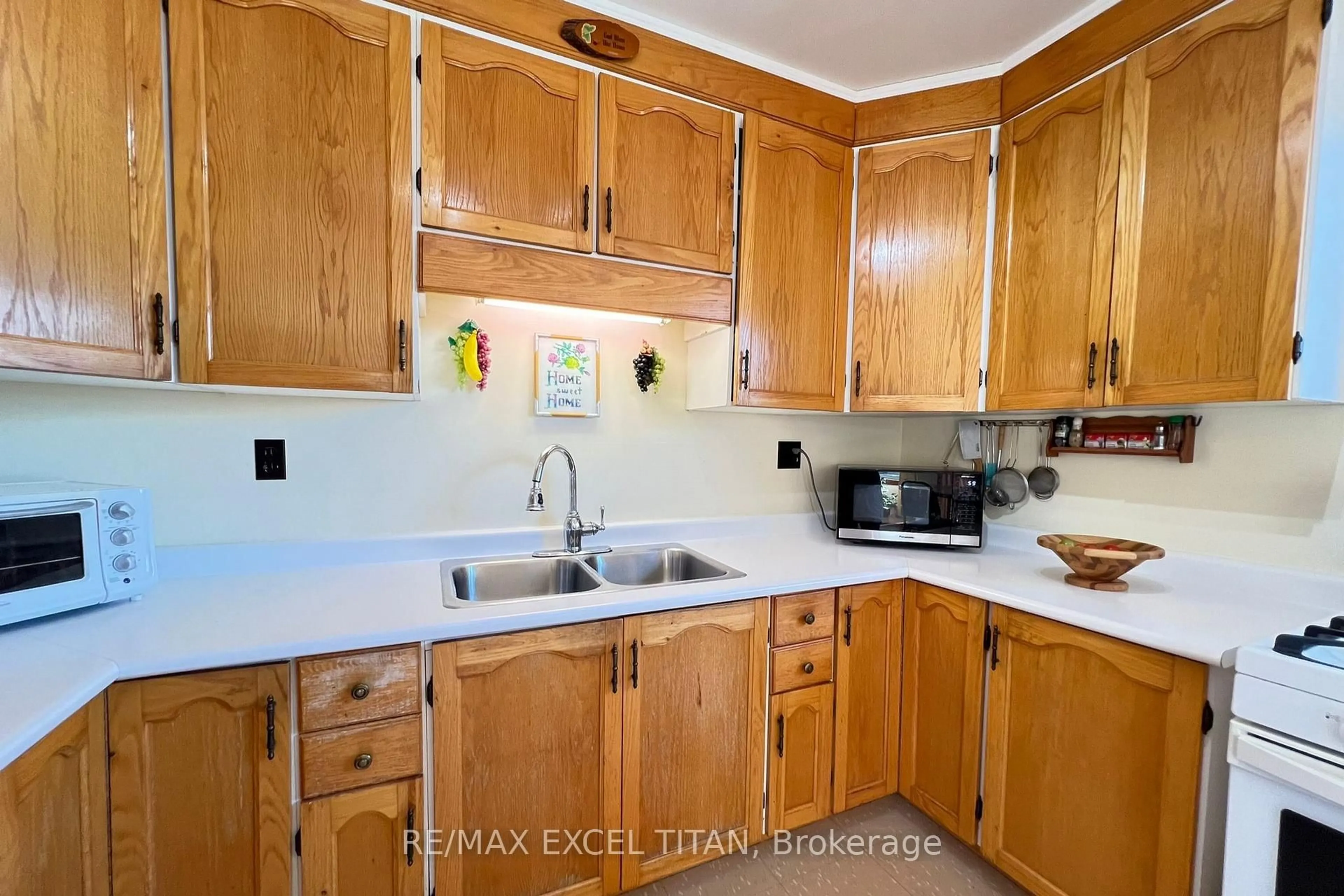 Standard kitchen, unknown for 129 Axmith Ave, Elliot Lake Ontario P5A 1B9