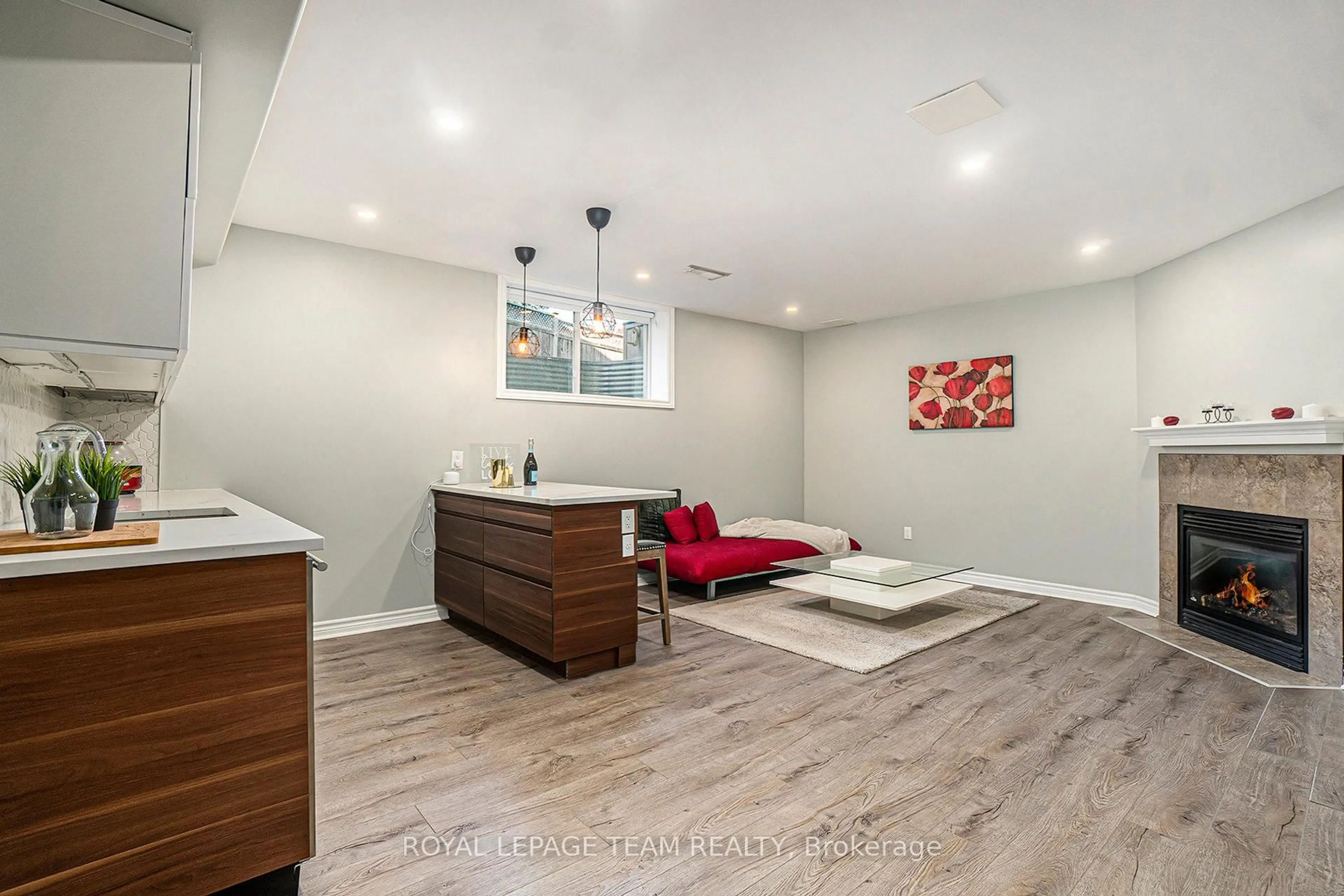 Unknown for 369 Glenbrae Ave, Ottawa Ontario K2W 0C2