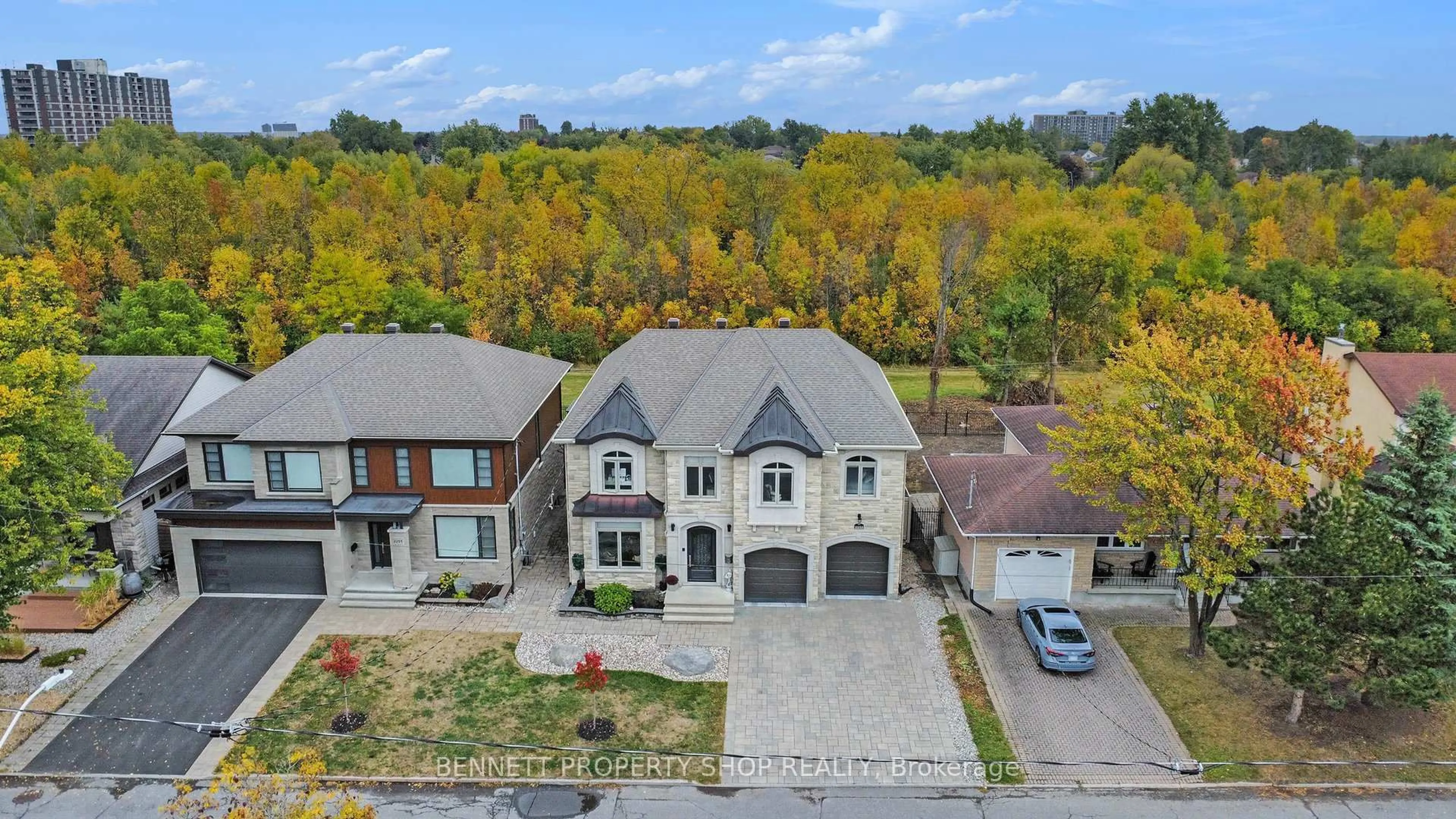 A pic from outside/outdoor area/front of a property/back of a property/a pic from drone, street for 2253 Prospect Ave, Ottawa Ontario K1H 7G2