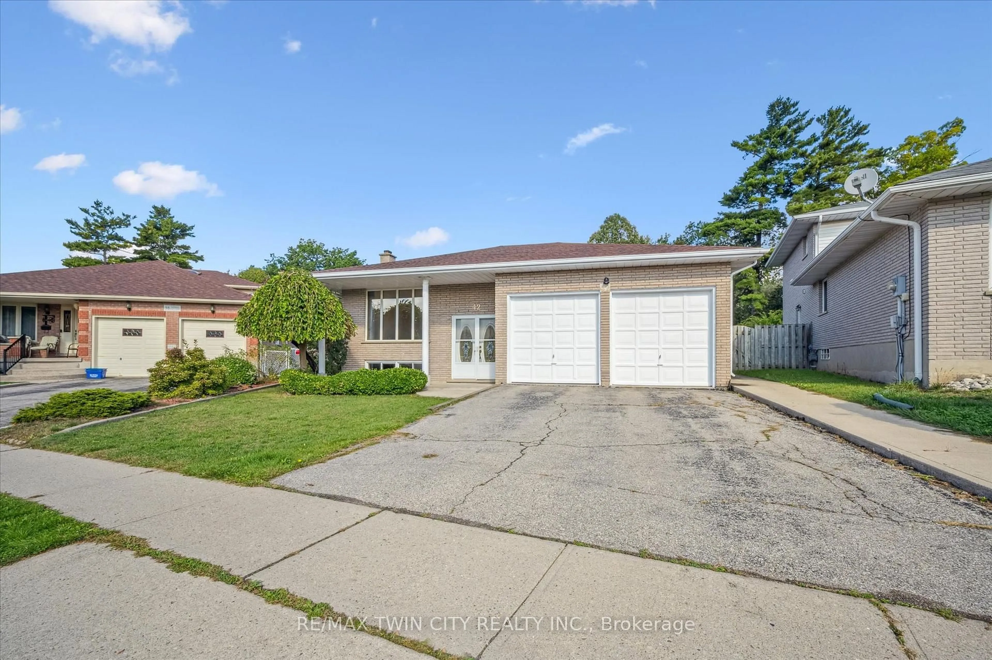 Unknown for 42 Azores Cres, Cambridge Ontario N1R 7Z4
