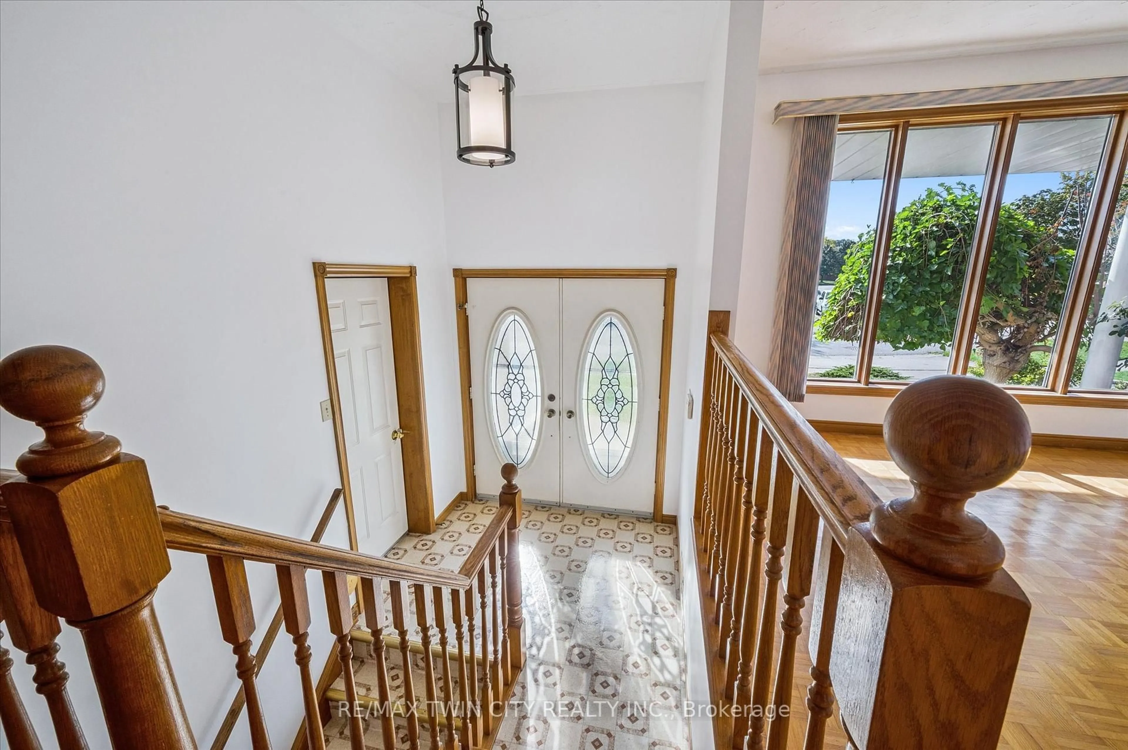 Indoor foyer for 42 Azores Cres, Cambridge Ontario N1R 7Z4