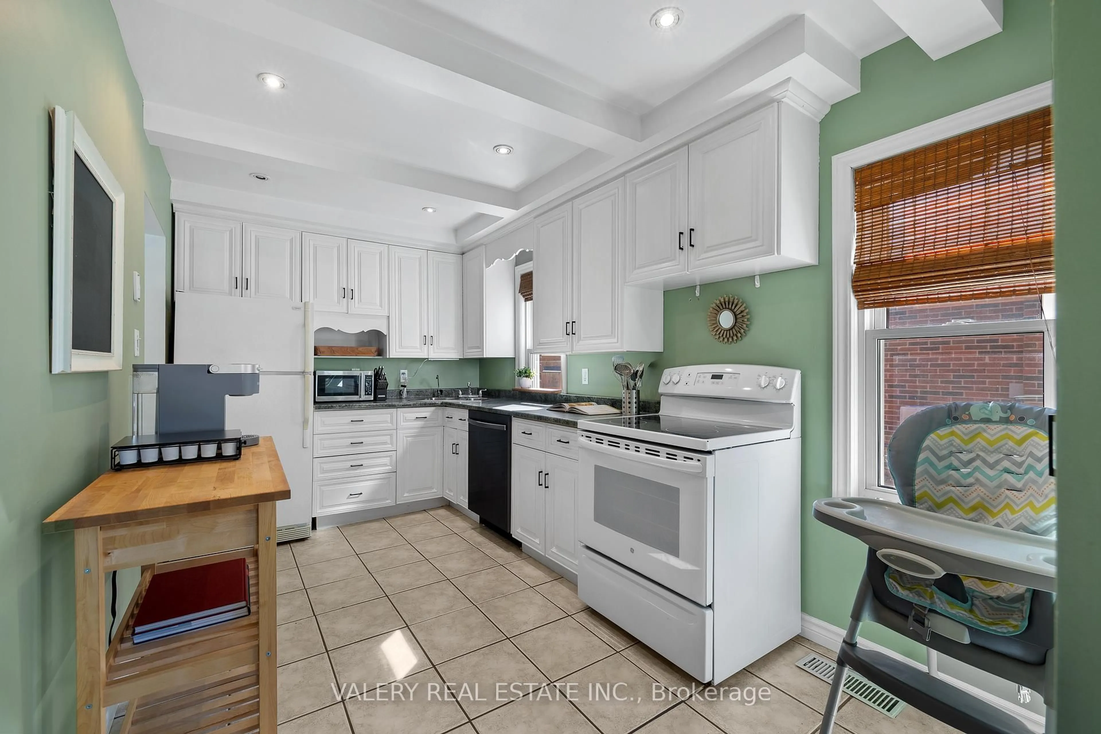 Open concept kitchen, ceramic/tile floor for 121 Adelaide St, Kitchener Ontario N2M 2B5
