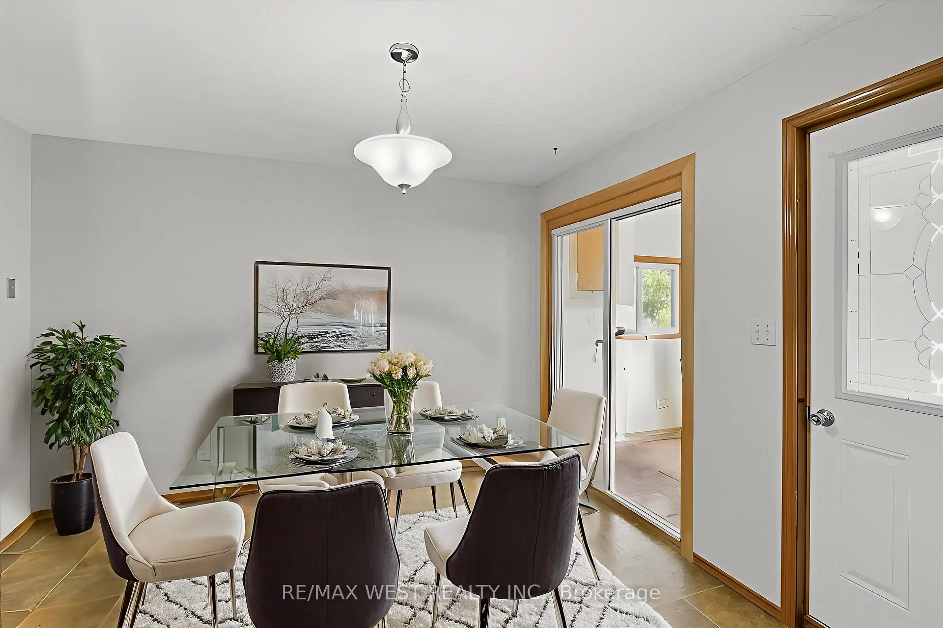 Dining room, wood/laminate floor for 816 Brealey Dr, Peterborough Ontario K9K 2M8