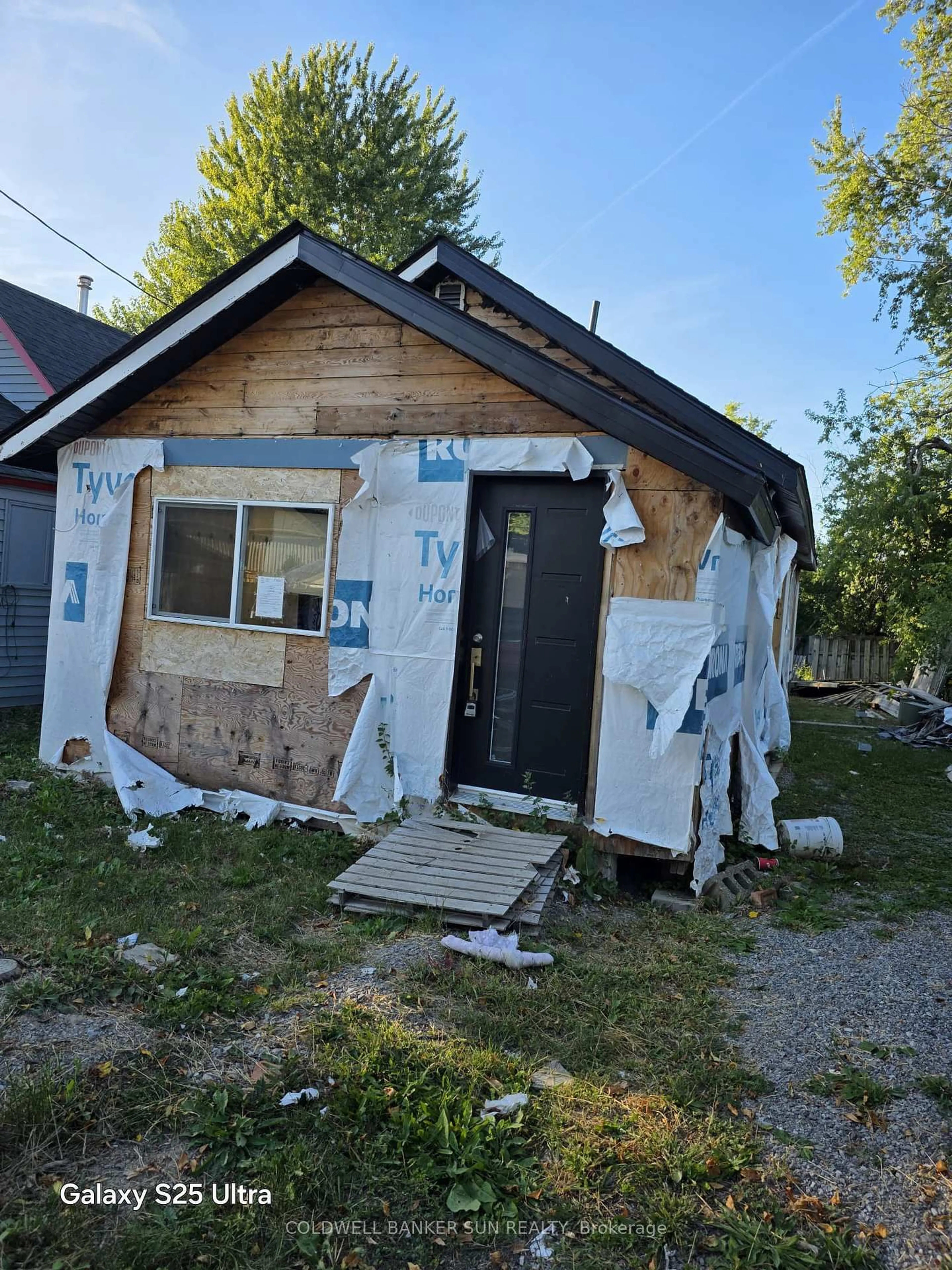 Unknown for 16 Maccabee Ave, Fort Erie Ontario L2A 1C8