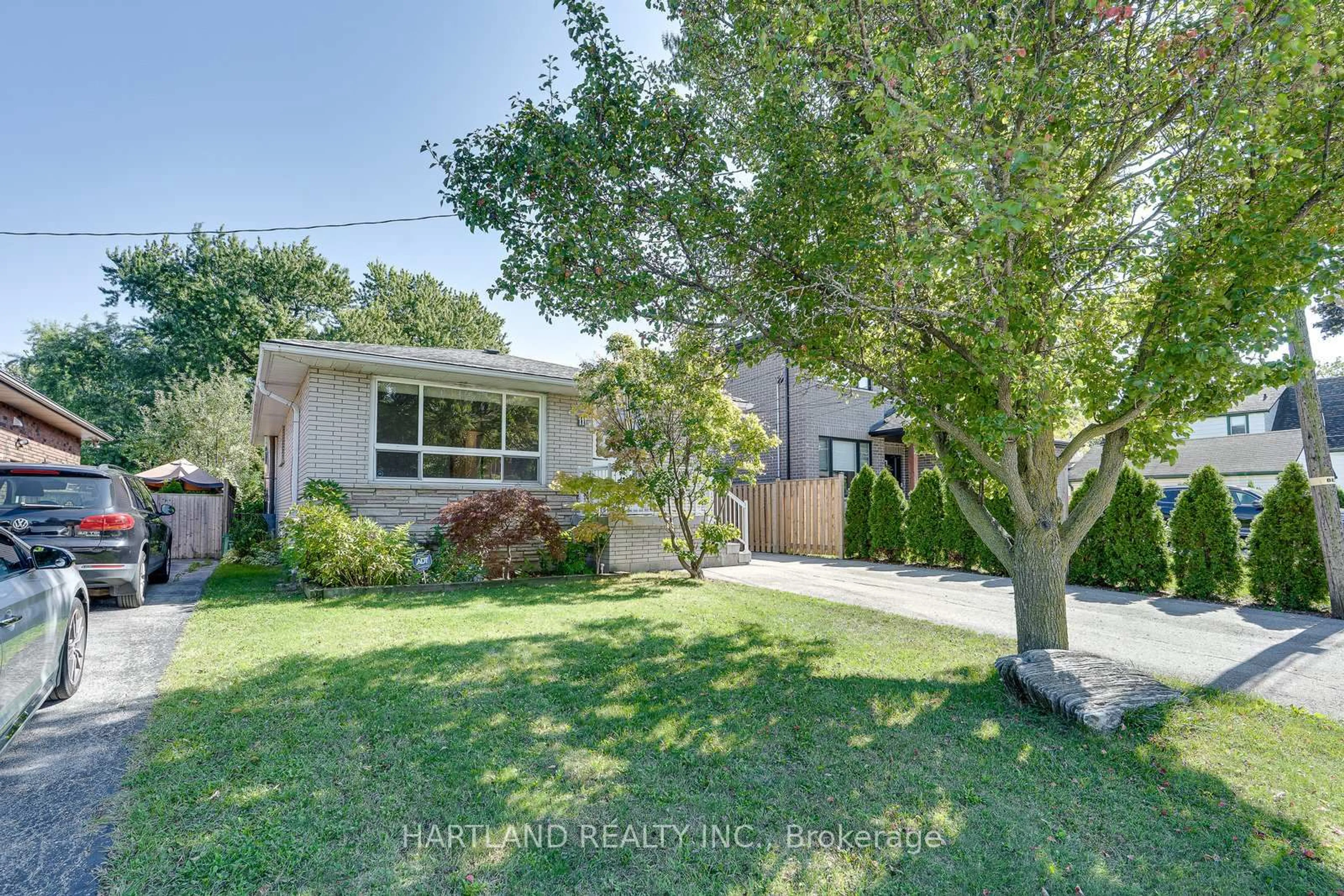 A pic from outside/outdoor area/front of a property/back of a property/a pic from drone, street for 11 Maitland Ave, Hamilton Ontario L9A 3J4