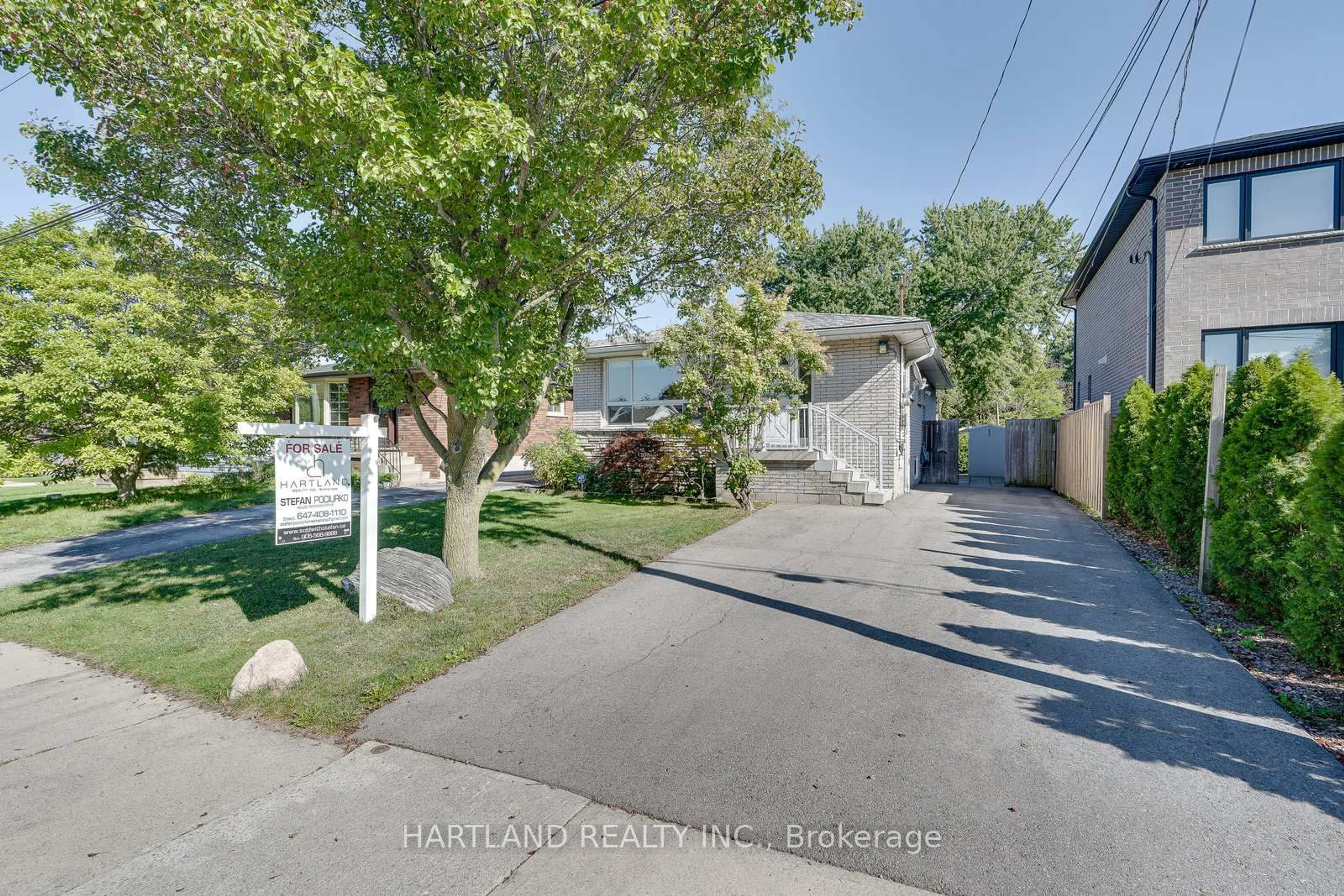 A pic from outside/outdoor area/front of a property/back of a property/a pic from drone, street for 11 Maitland Ave, Hamilton Ontario L9A 3J4